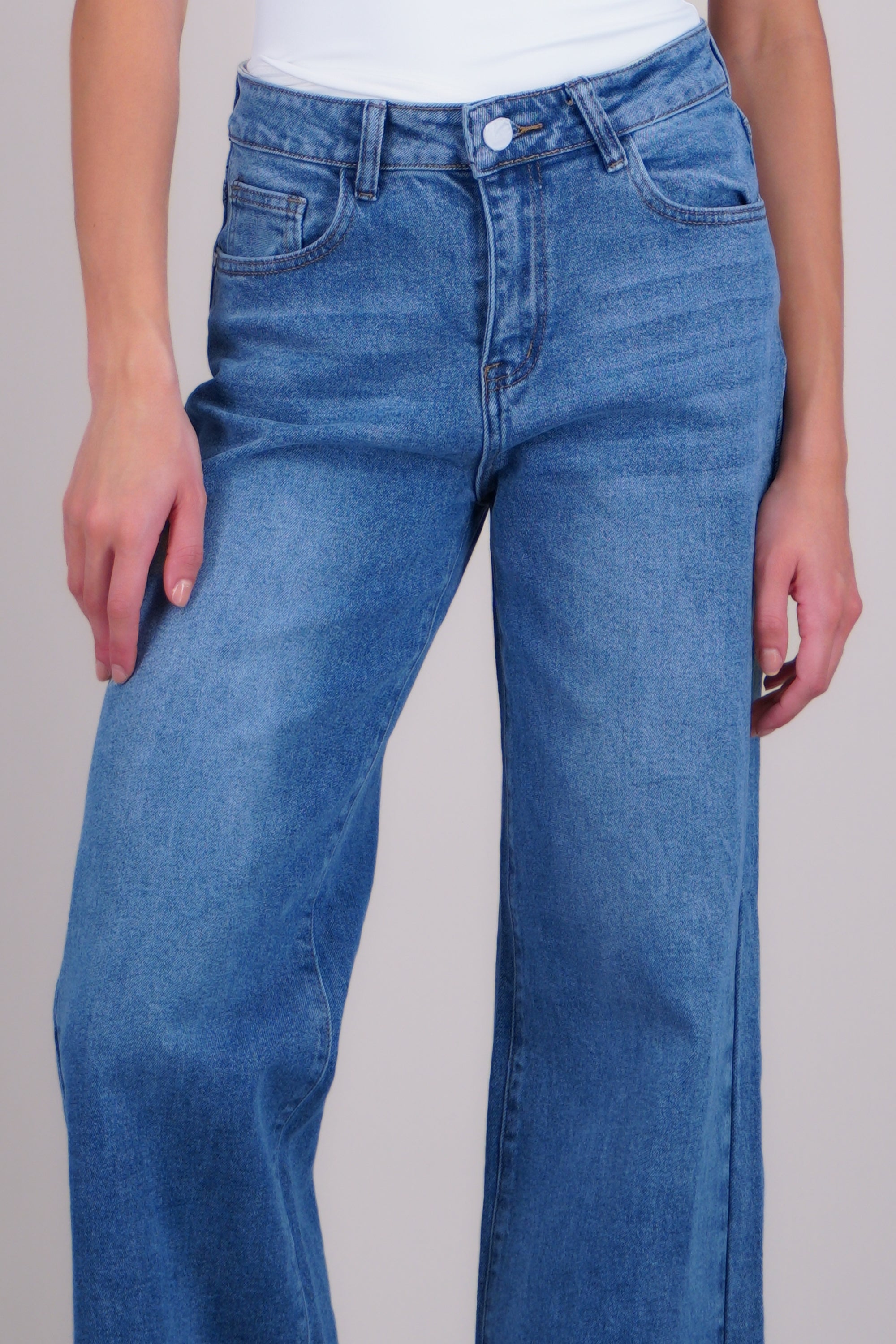 MEDIUM WASH