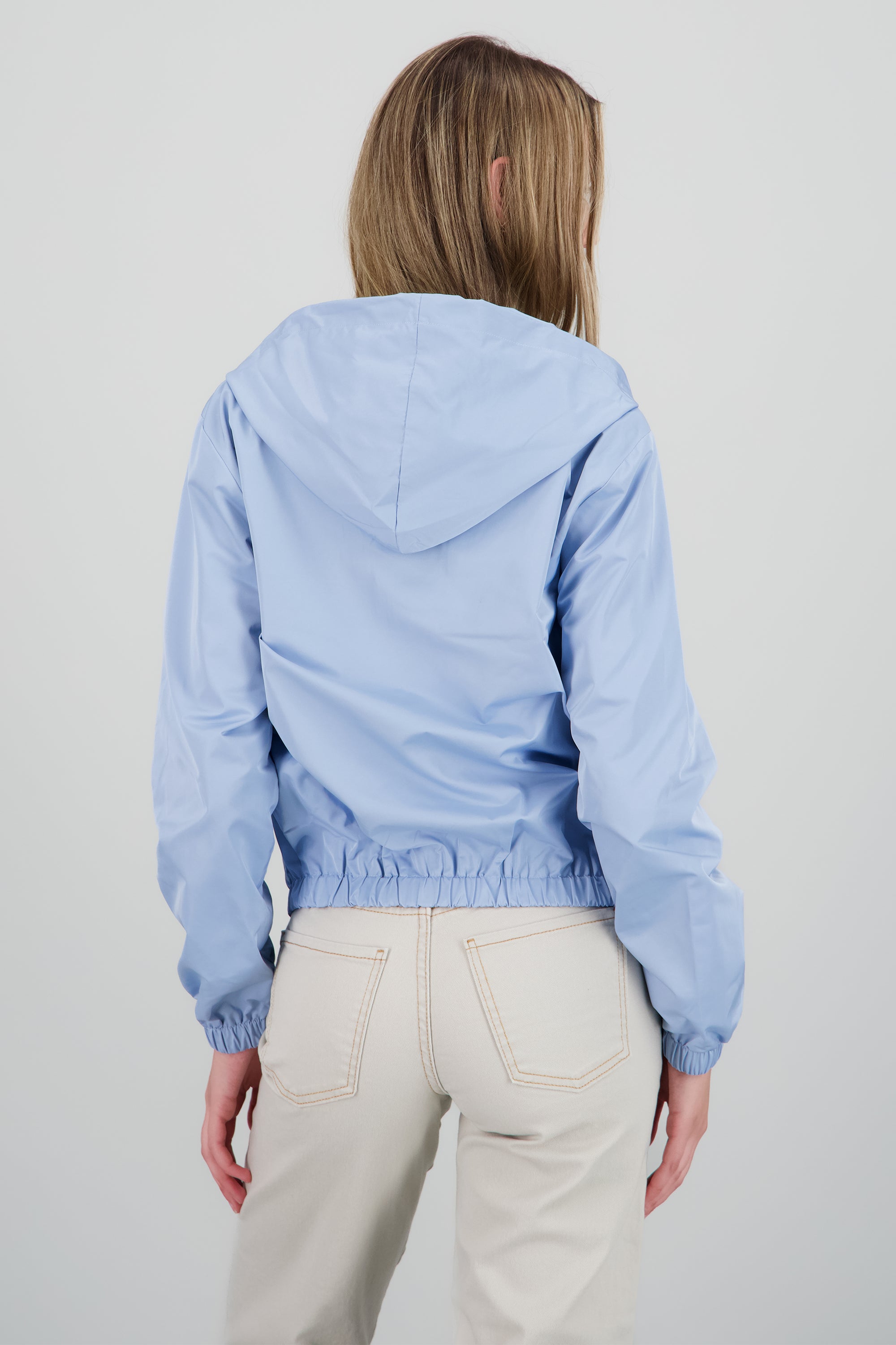 Chamarra ligera con gorro AZUL CIELO