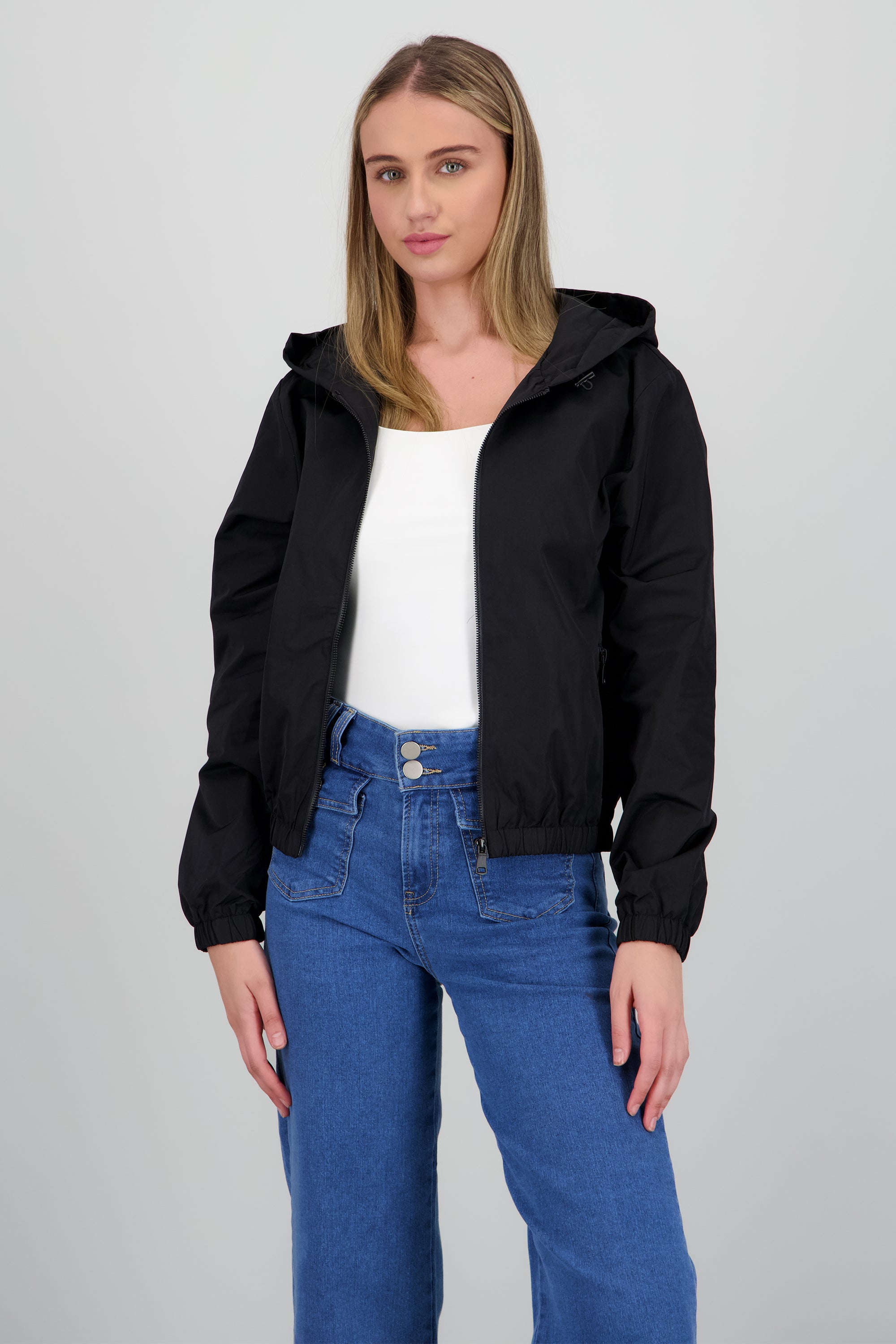 Chamarra ligera con gorro NEGRO