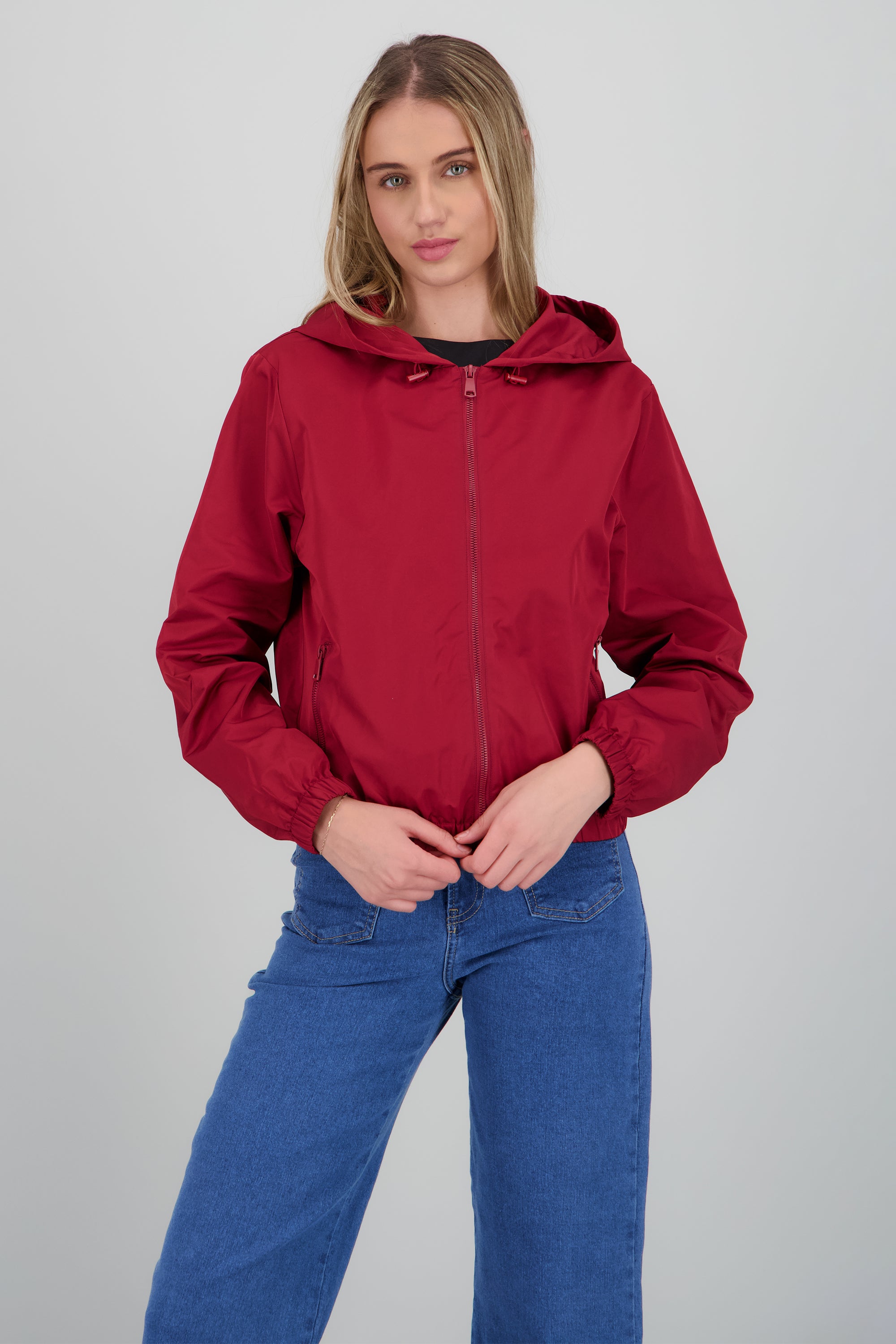 Chamarra ligera con gorro VINO