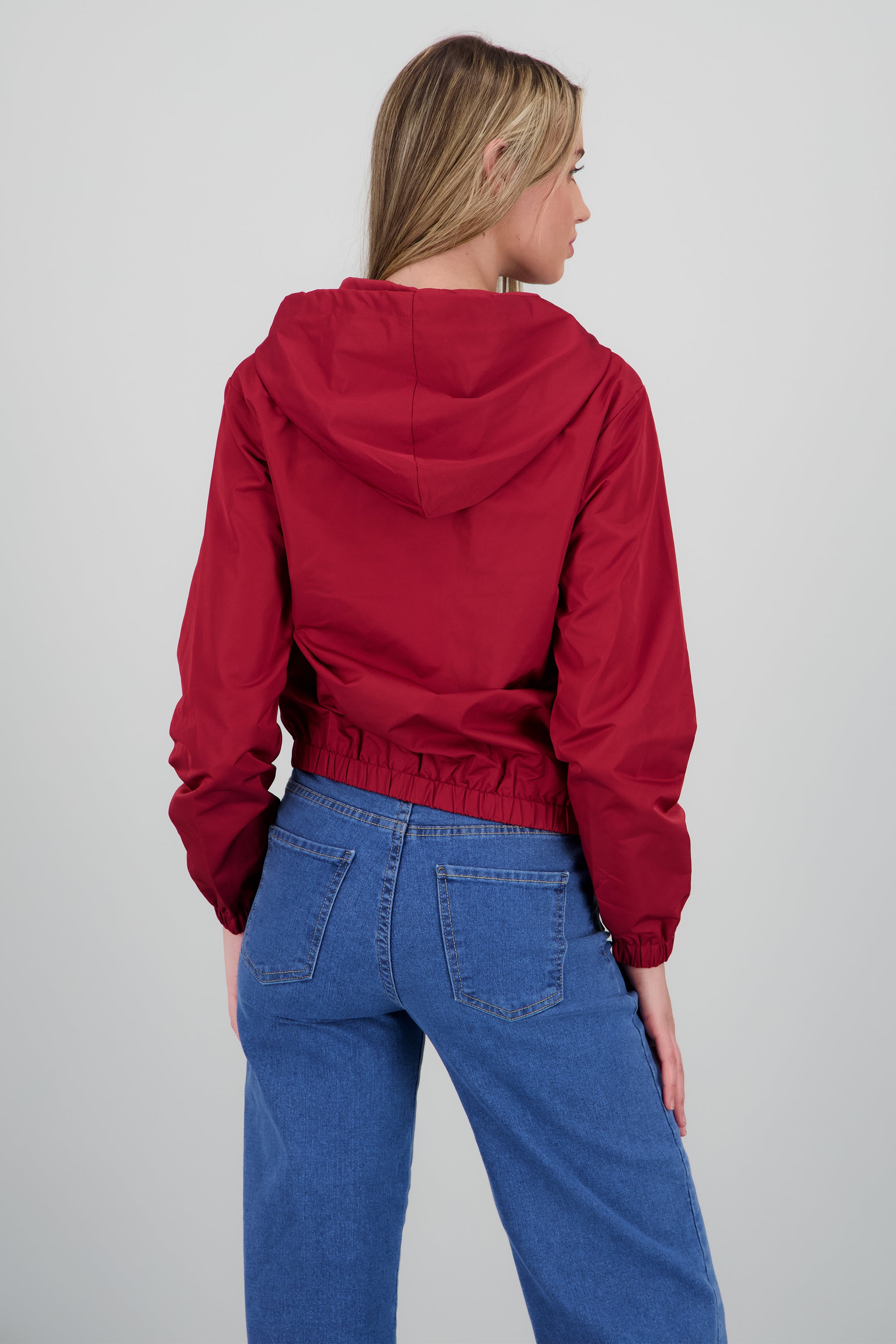 Chamarra ligera con gorro VINO