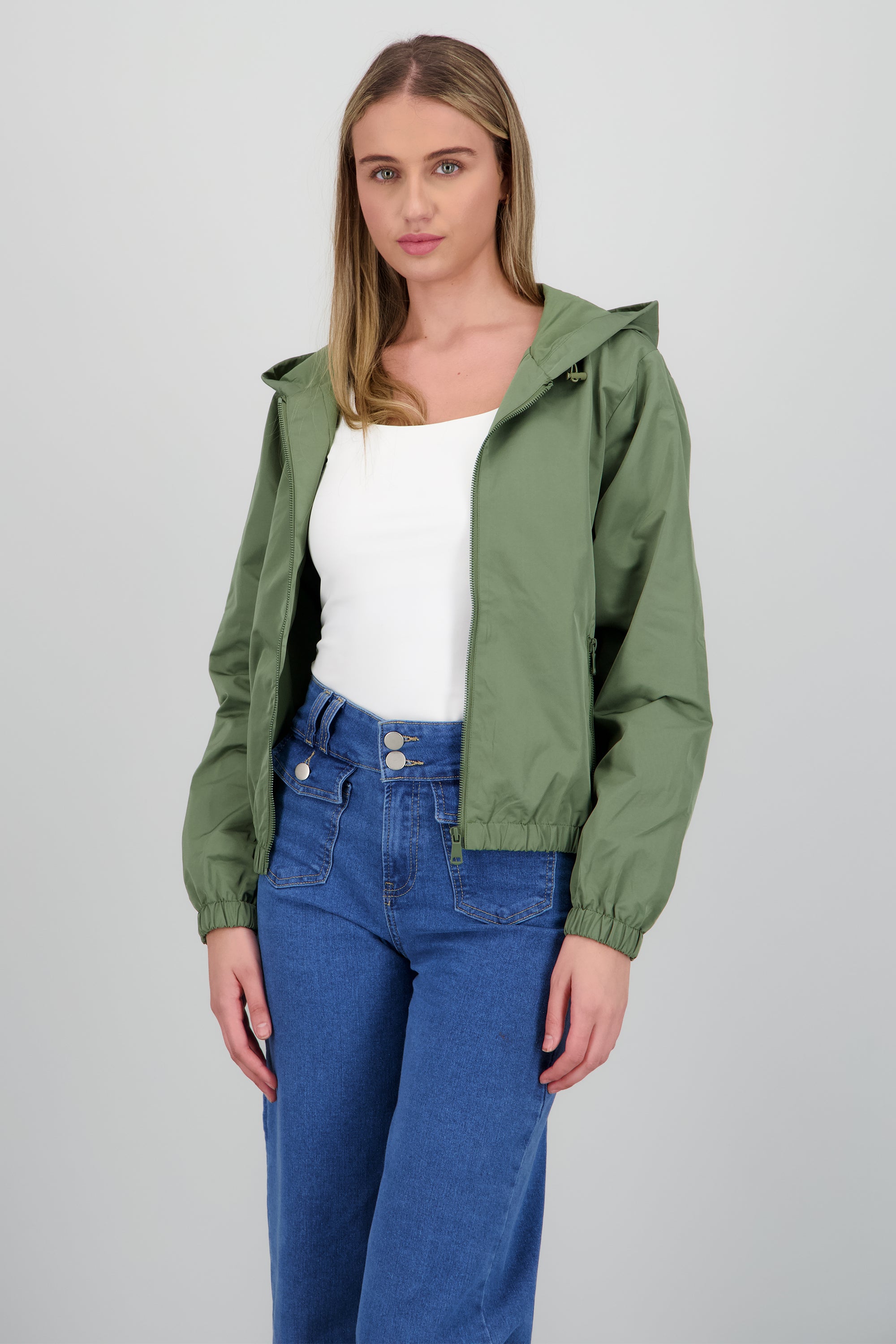 Chamarra ligera con gorro OLIVO