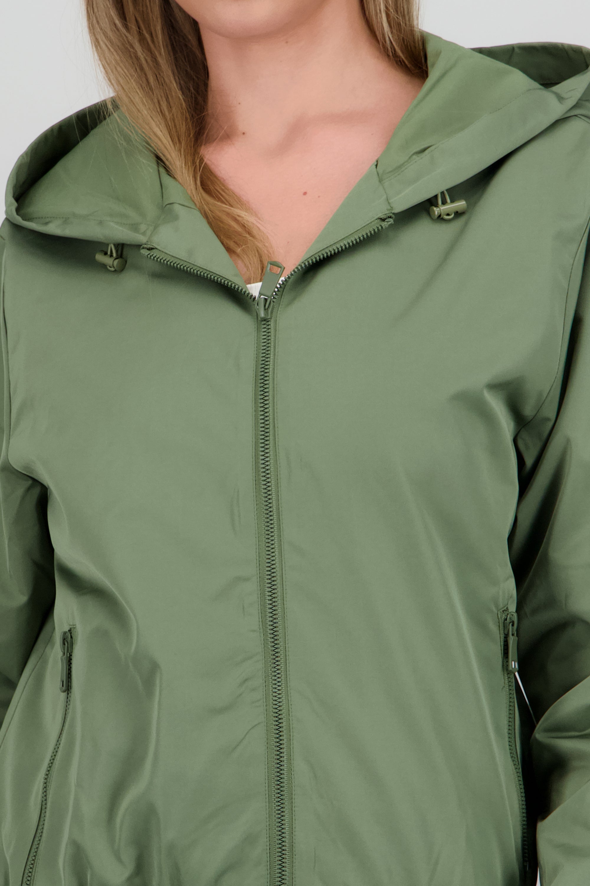 Chamarra ligera con gorro OLIVO