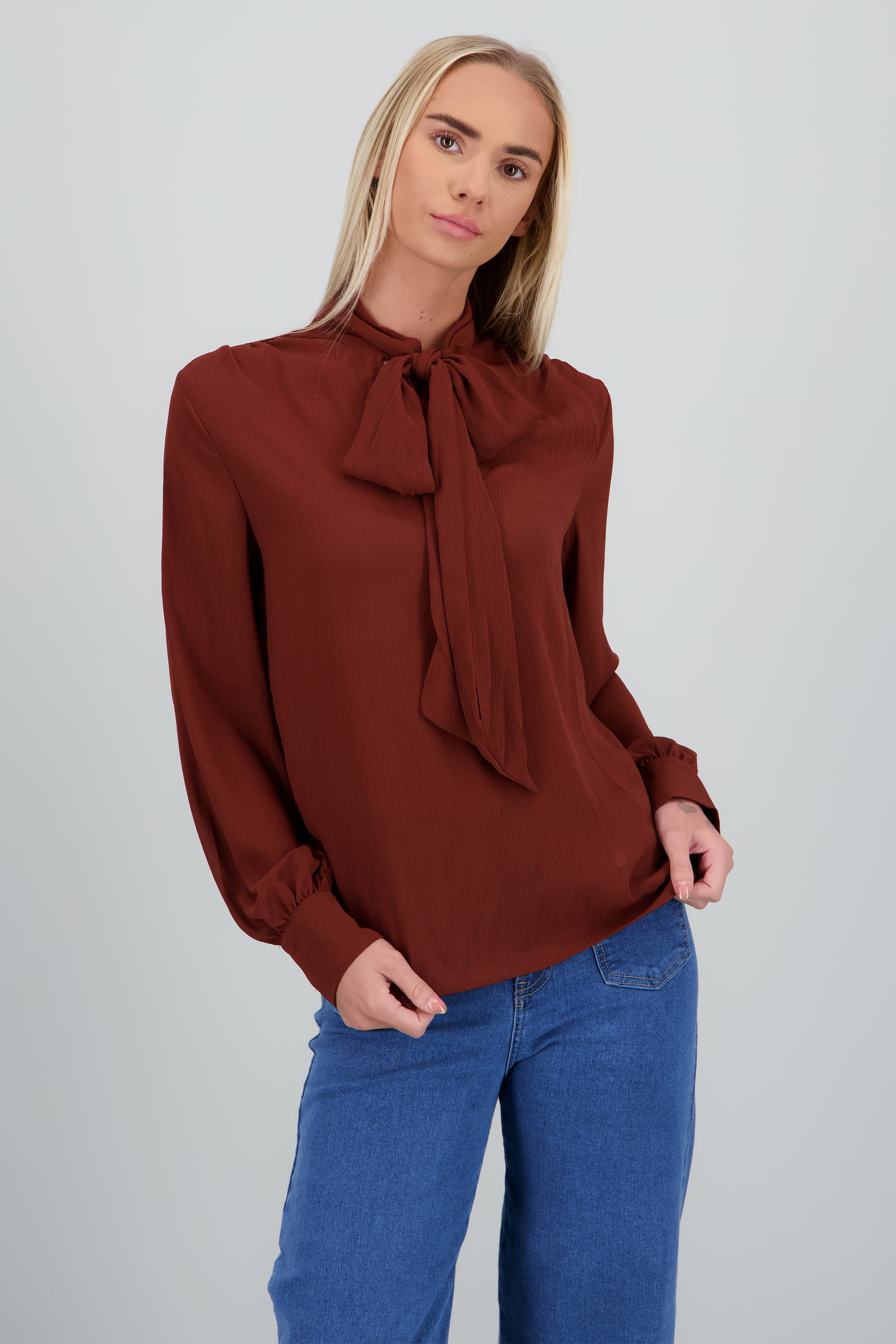 Blusa fluida detalle cuello LADRILLO