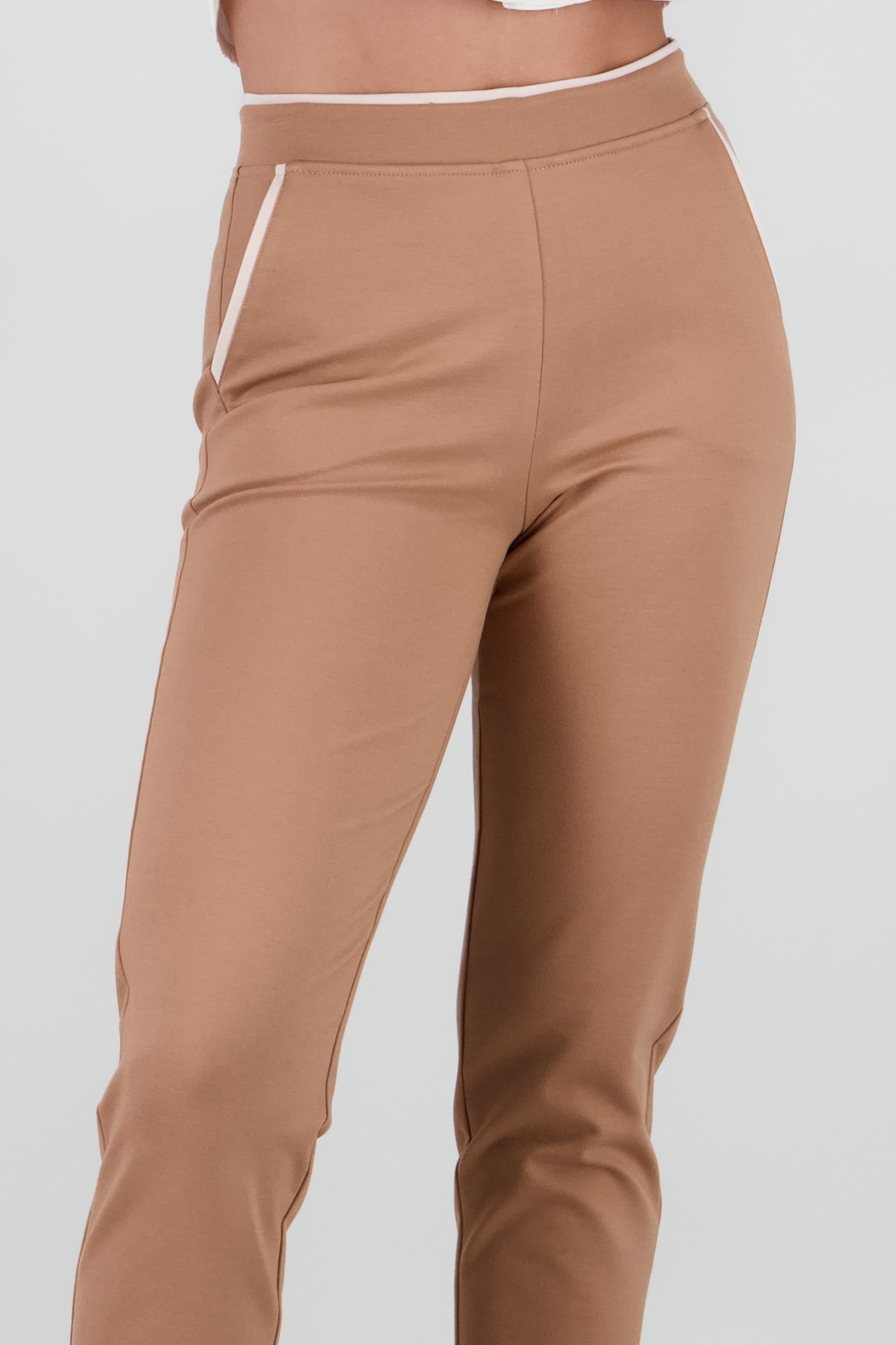 Pantalon contraste CAMELLO