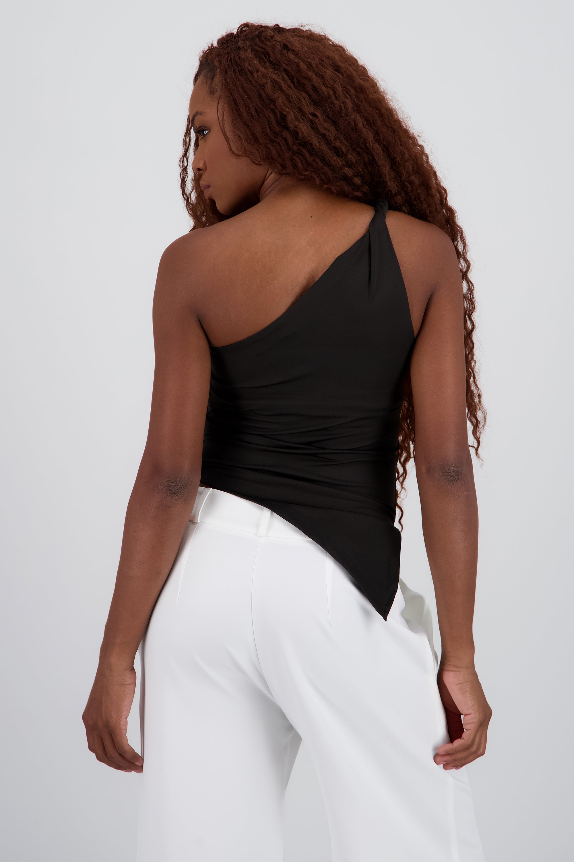 Top one shoulder torcido NEGRO