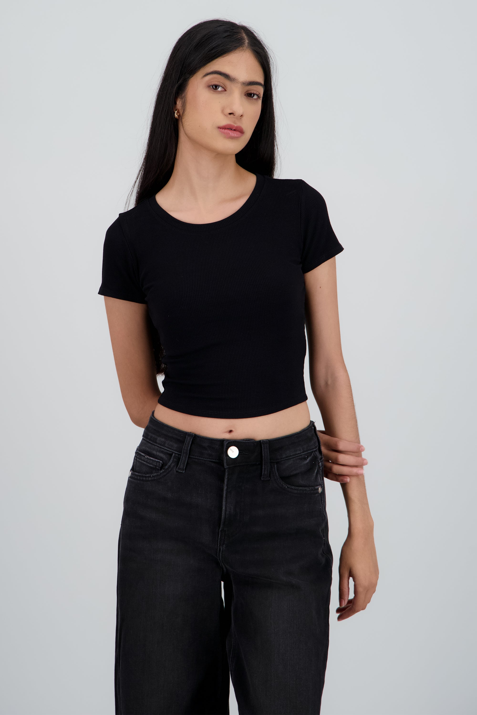 Top escote redondo manga corta NEGRO