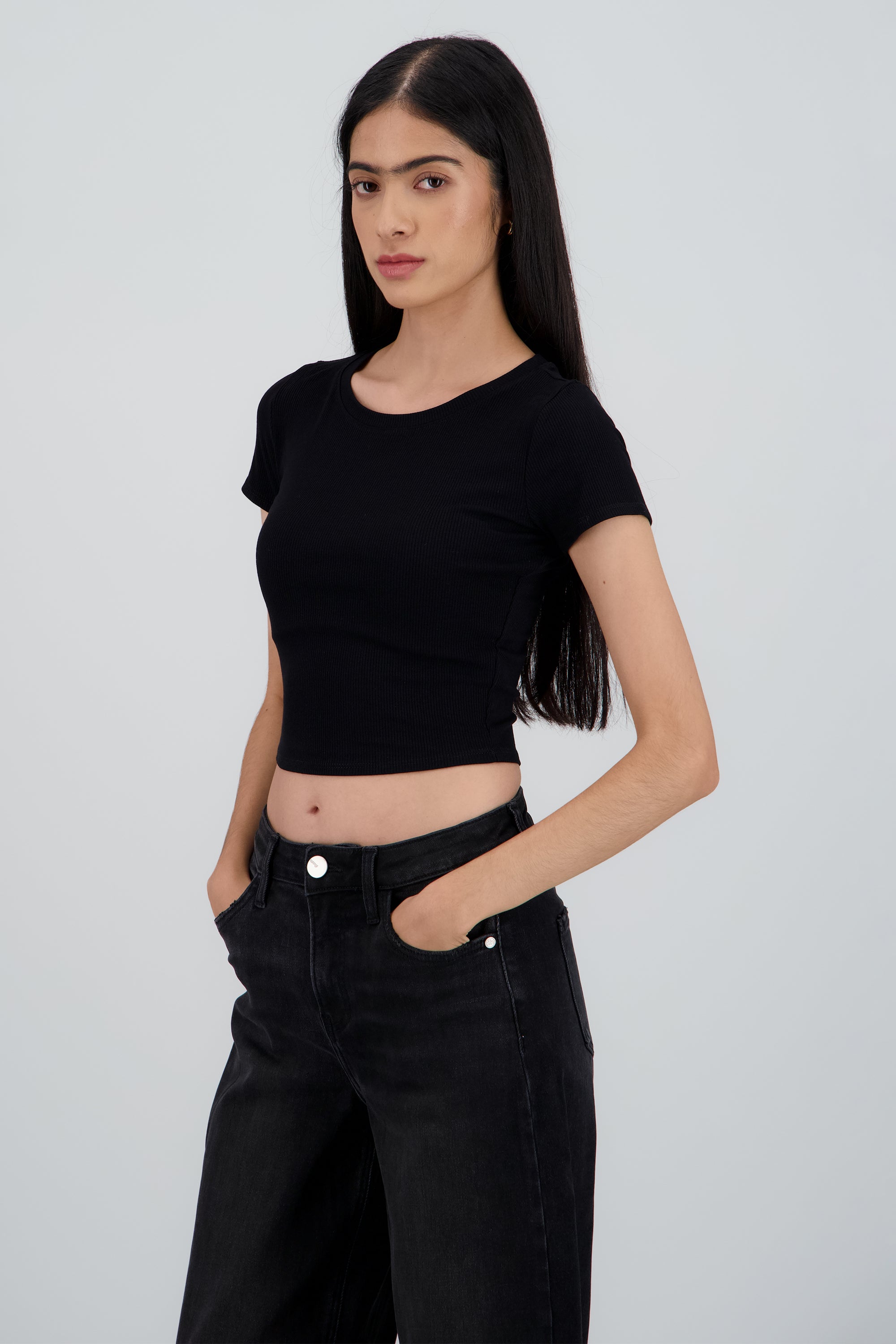 Top escote redondo manga corta NEGRO