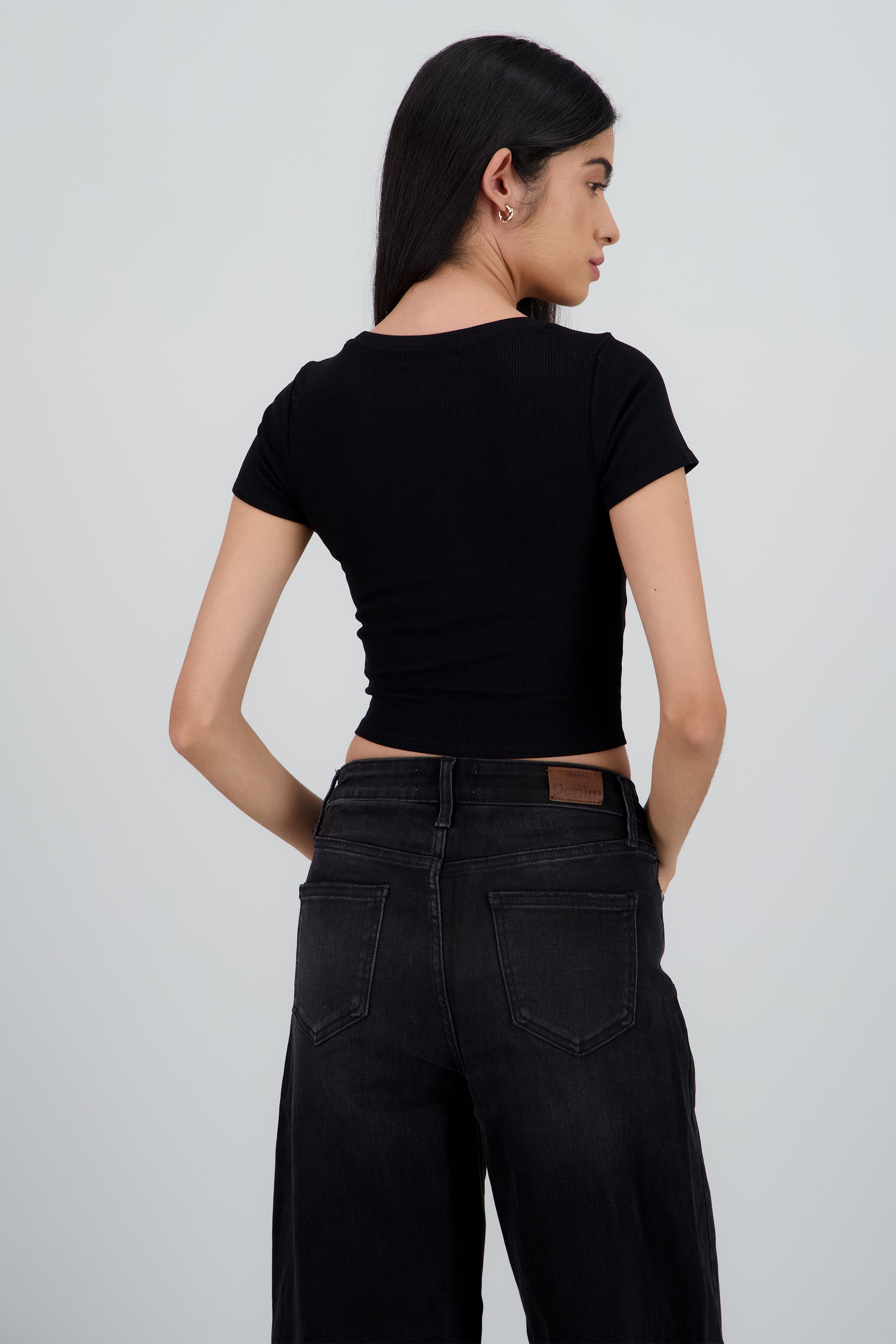 Top escote redondo manga corta NEGRO