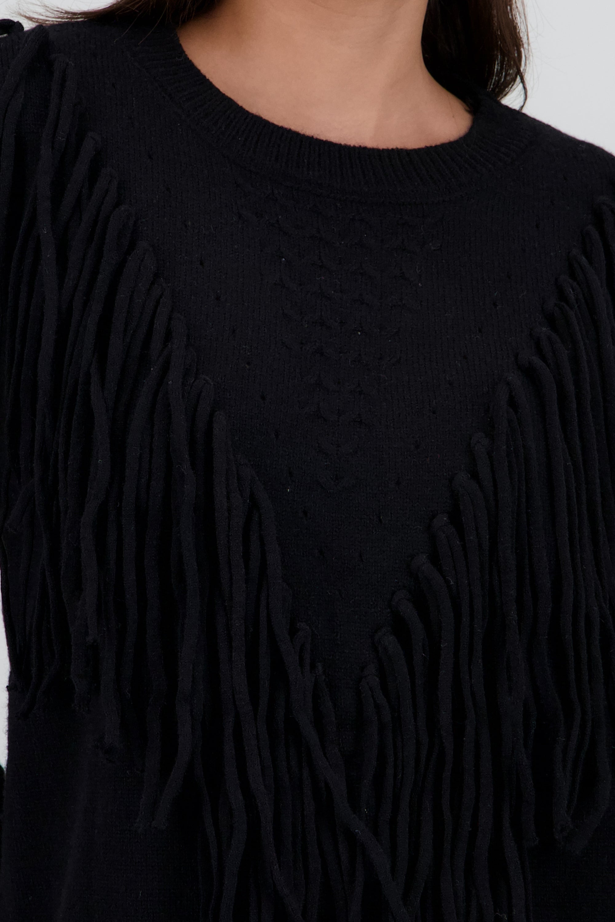 Sueter detalle flecos NEGRO