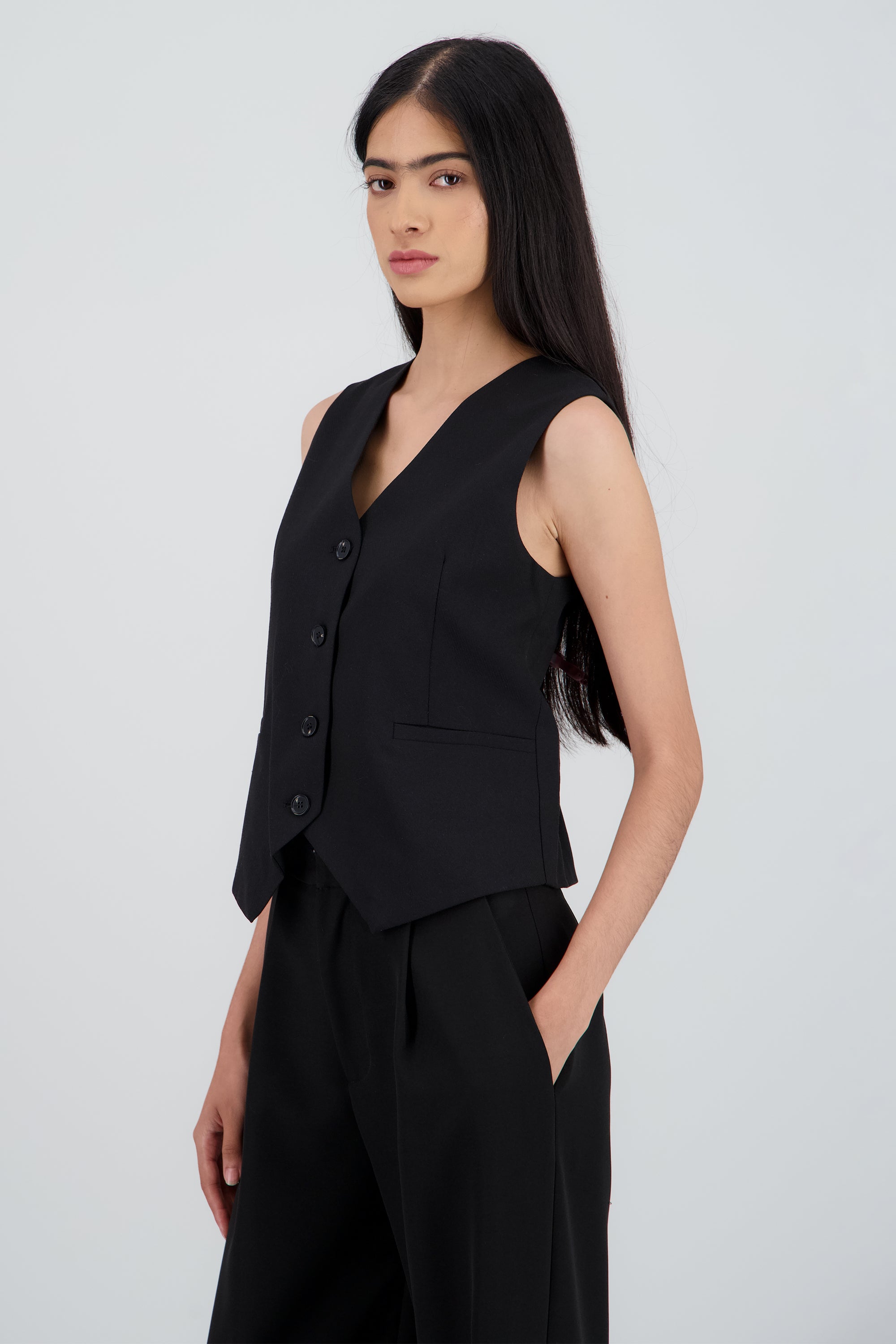 Chaleco corto escote V NEGRO