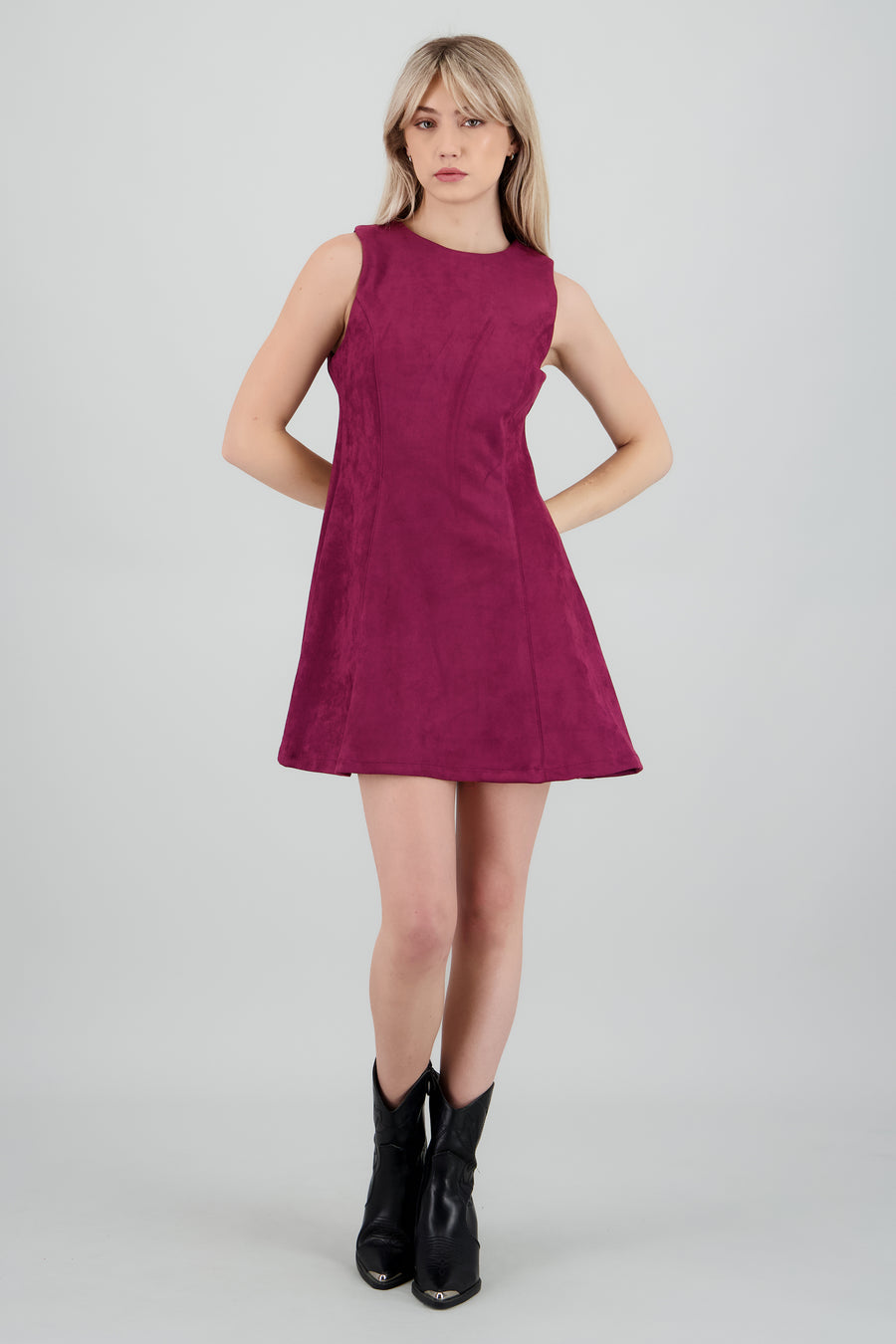 Vestido mini sin mangas detalle cortes