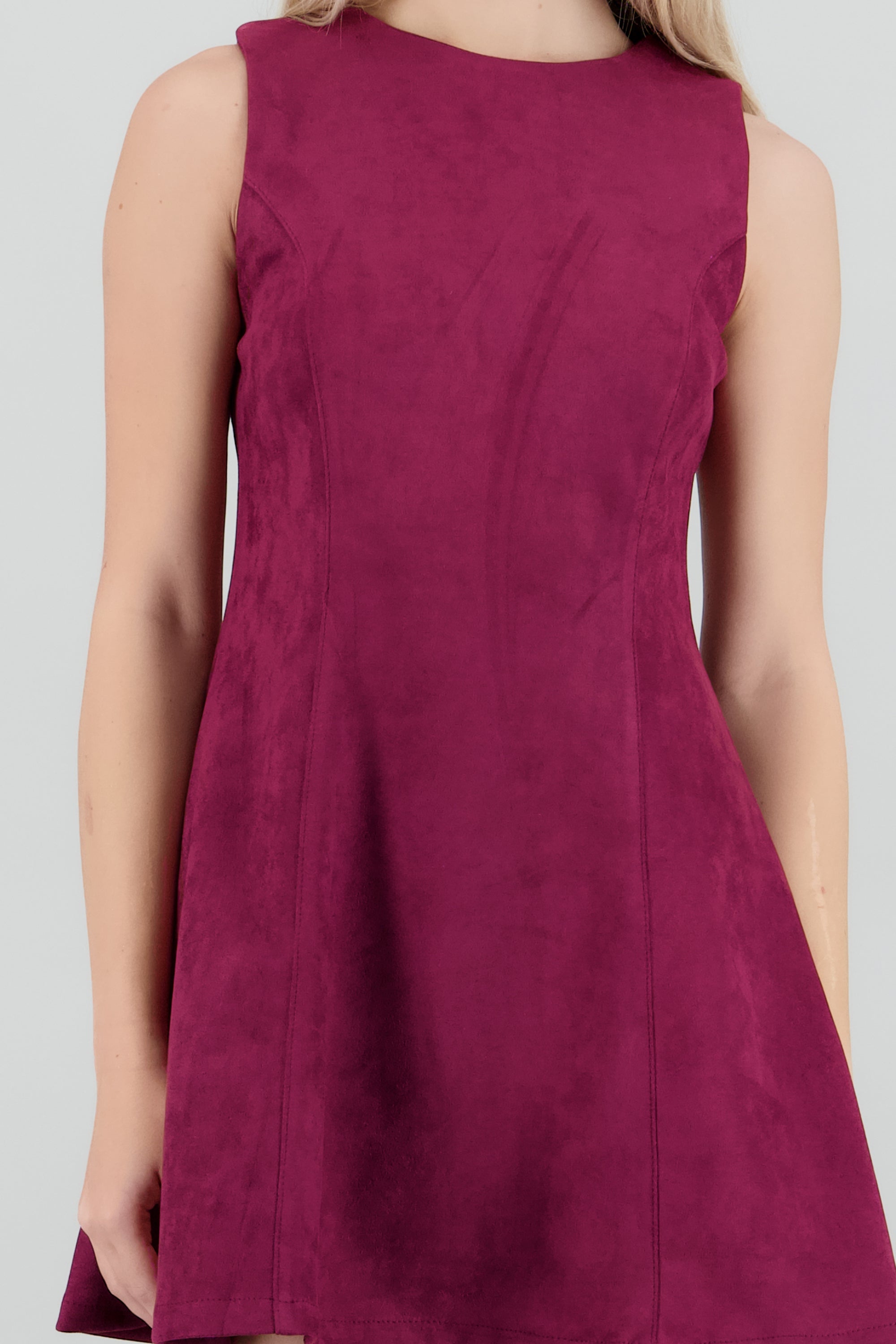 Vestido mini sin mangas detalle cortes CIRUELA