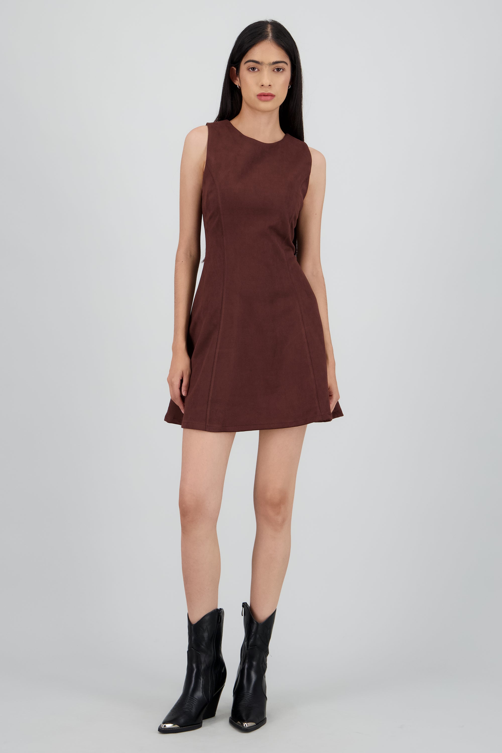 Vestido mini sin mangas detalle cortes CHOCOLATE