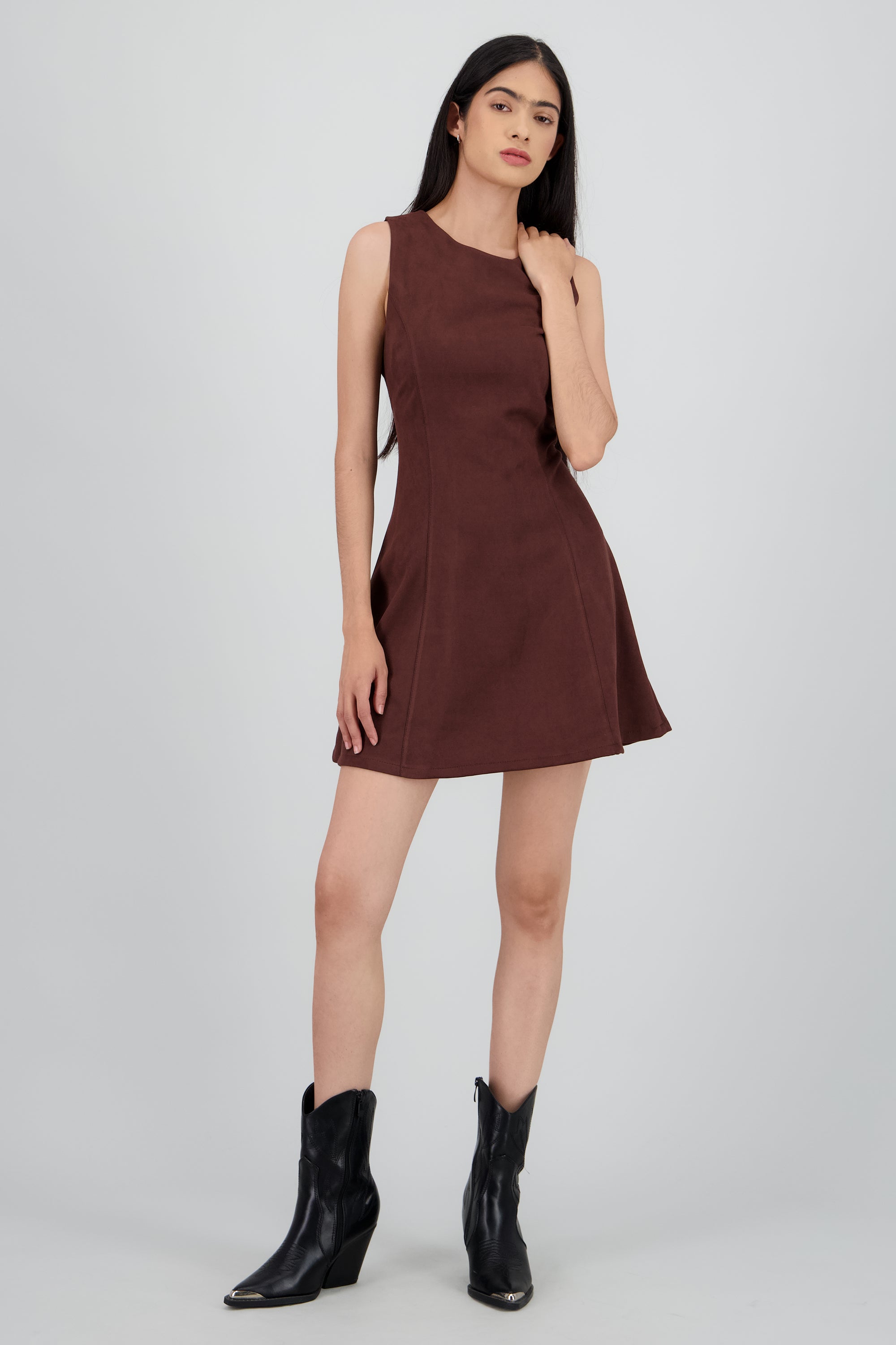 Vestido mini sin mangas detalle cortes CHOCOLATE