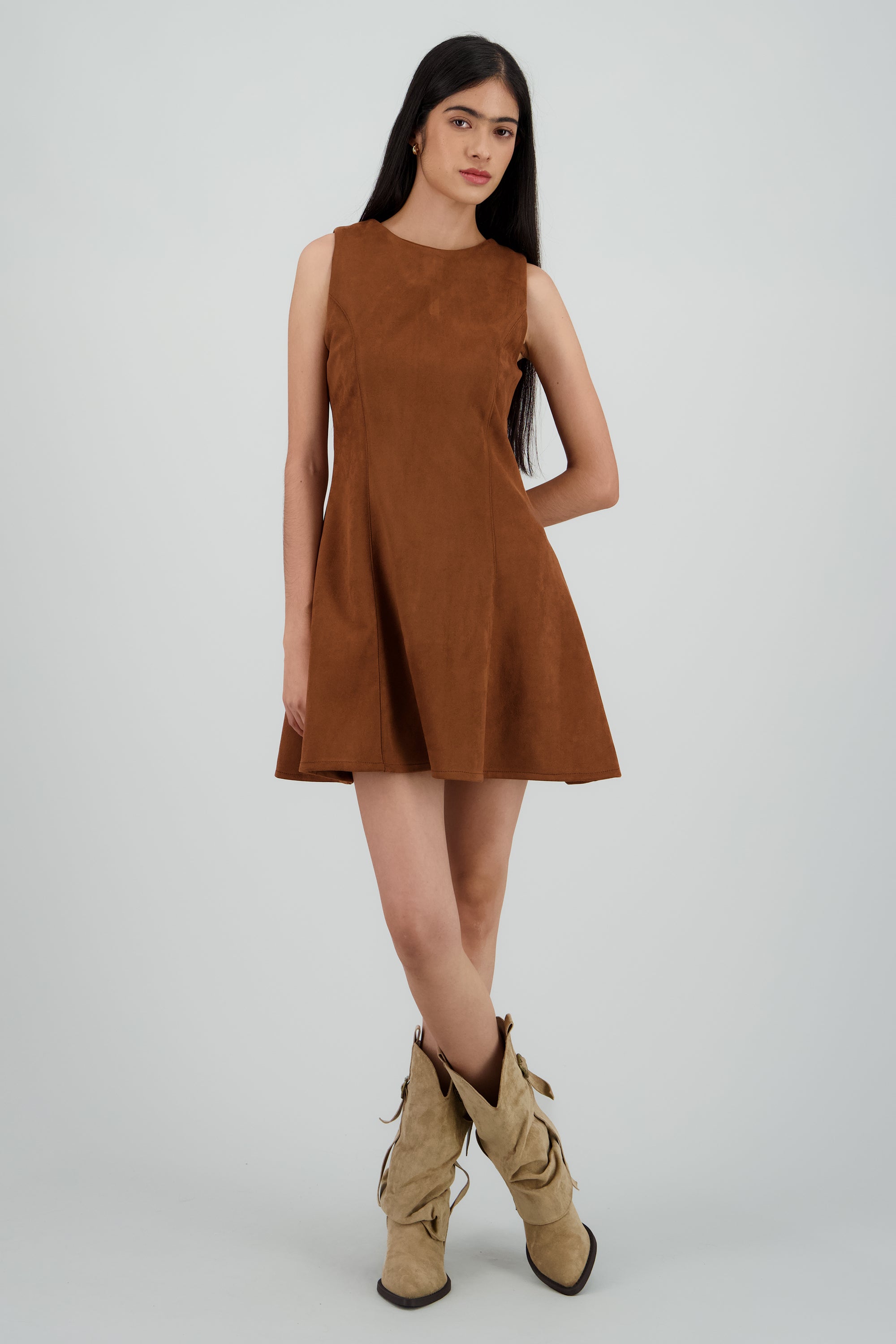 Vestido mini sin mangas detalle cortes CAMELLO