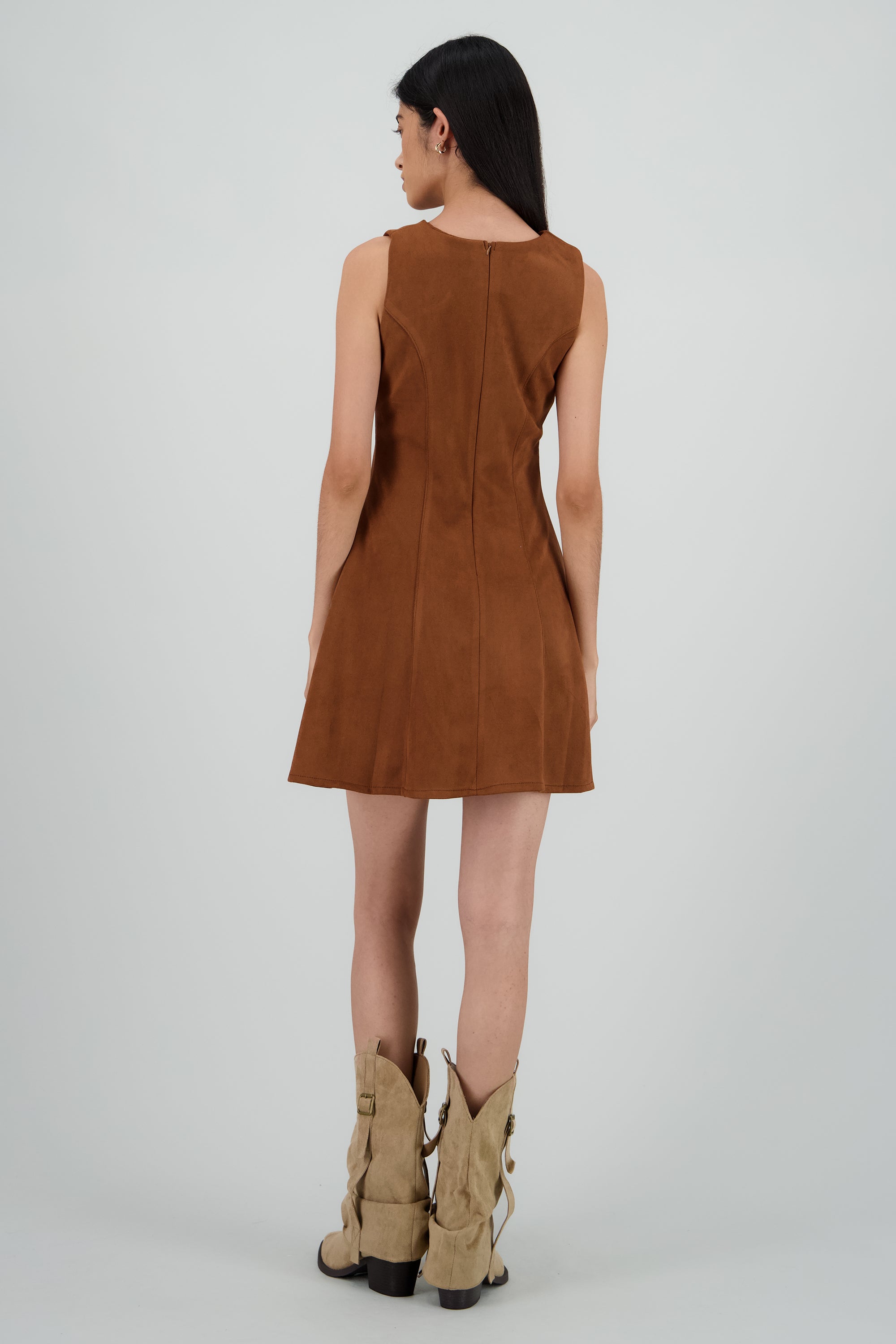 Vestido mini sin mangas detalle cortes CAMELLO