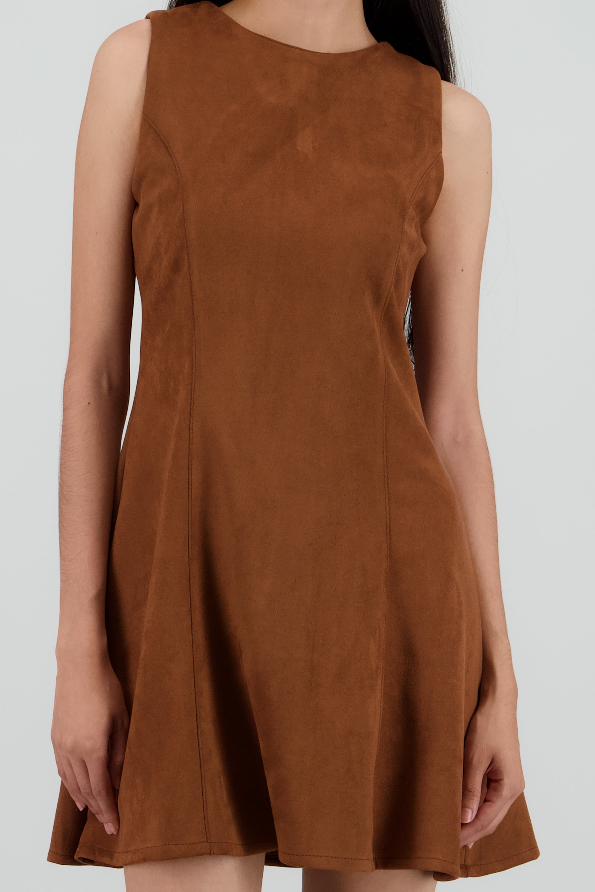 Vestido mini sin mangas detalle cortes CAMELLO