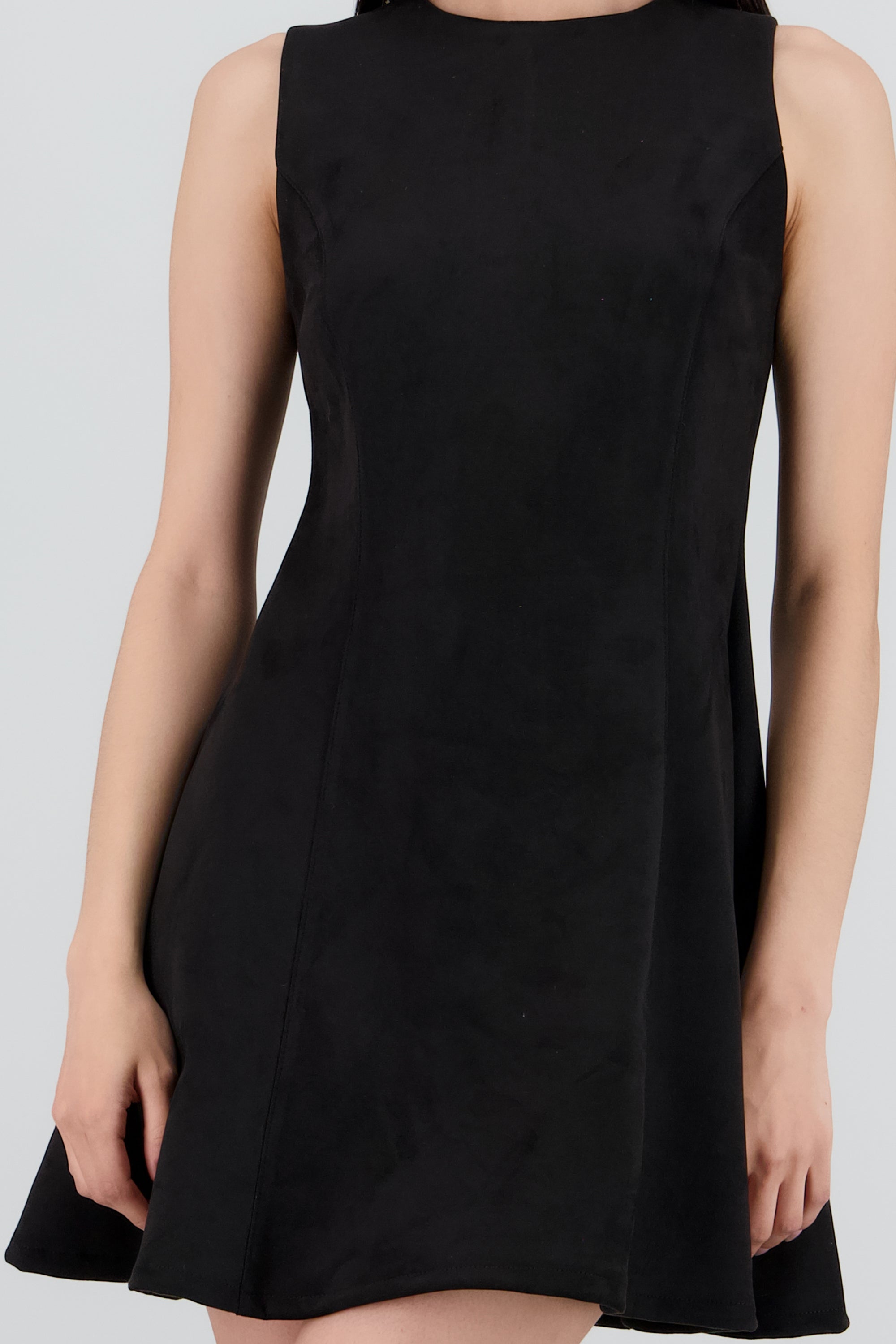 Vestido mini sin mangas detalle cortes NEGRO