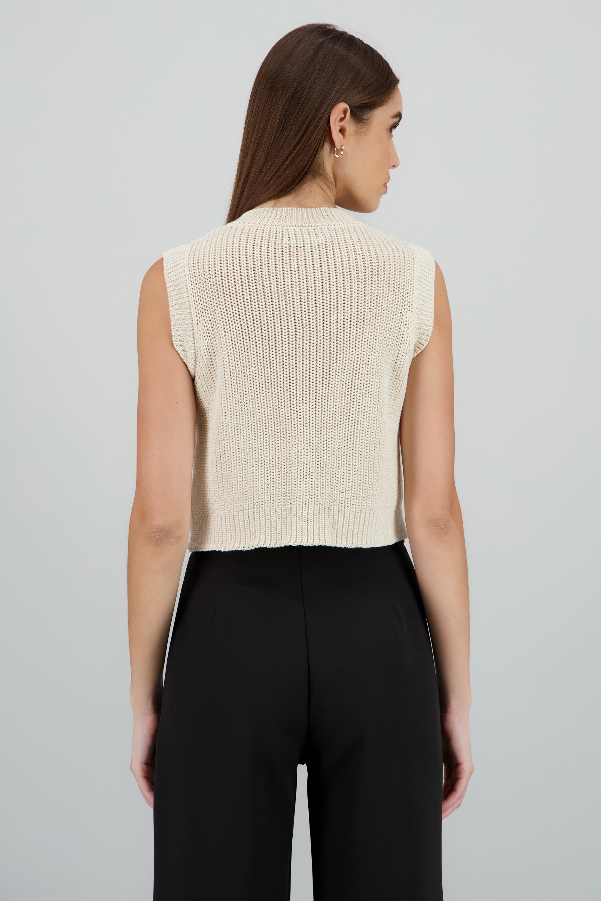 Chaleco tejido detalle bolsas HUESO