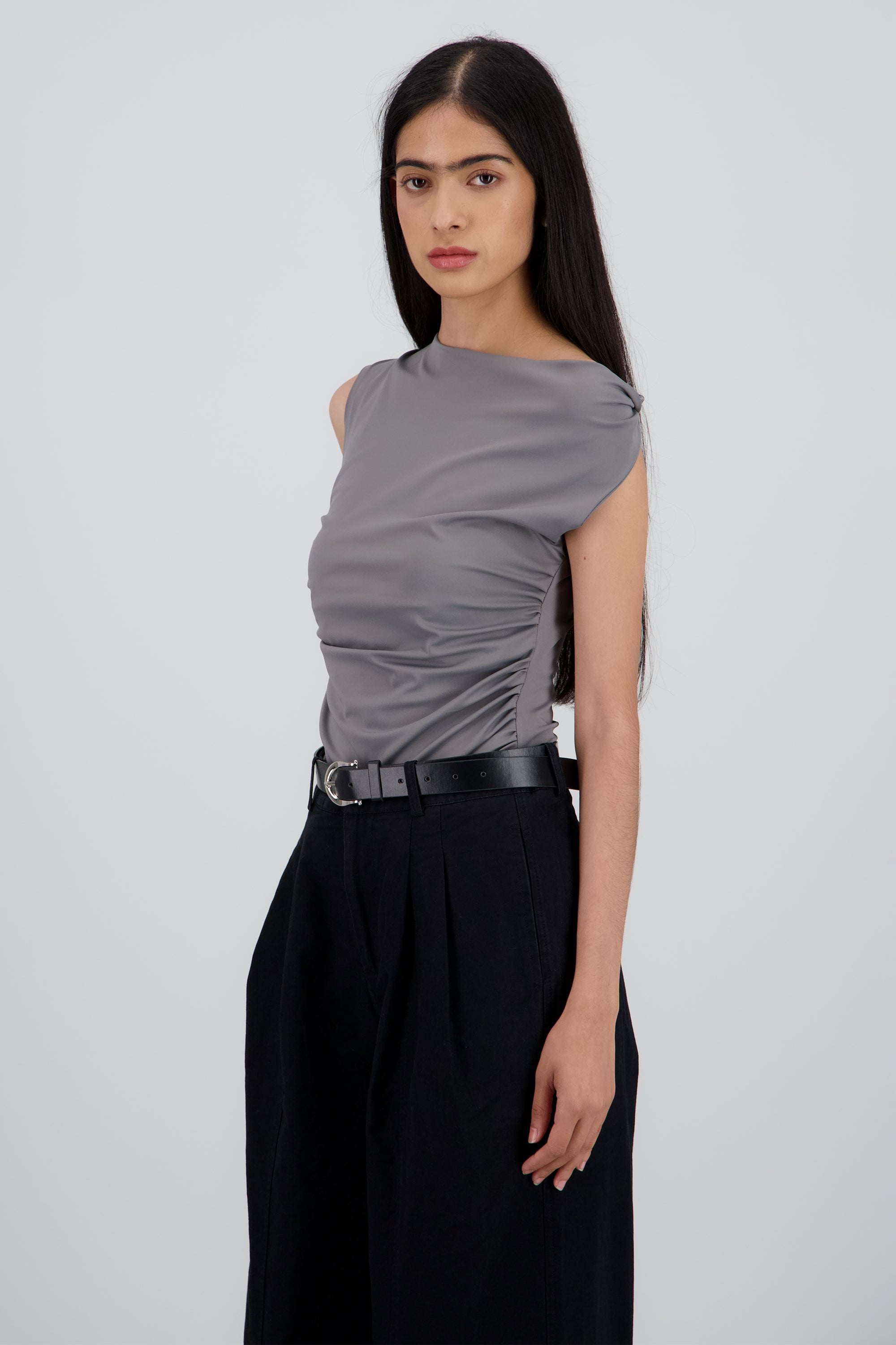 Bodysuit sin mangas drapeado costados GRIS