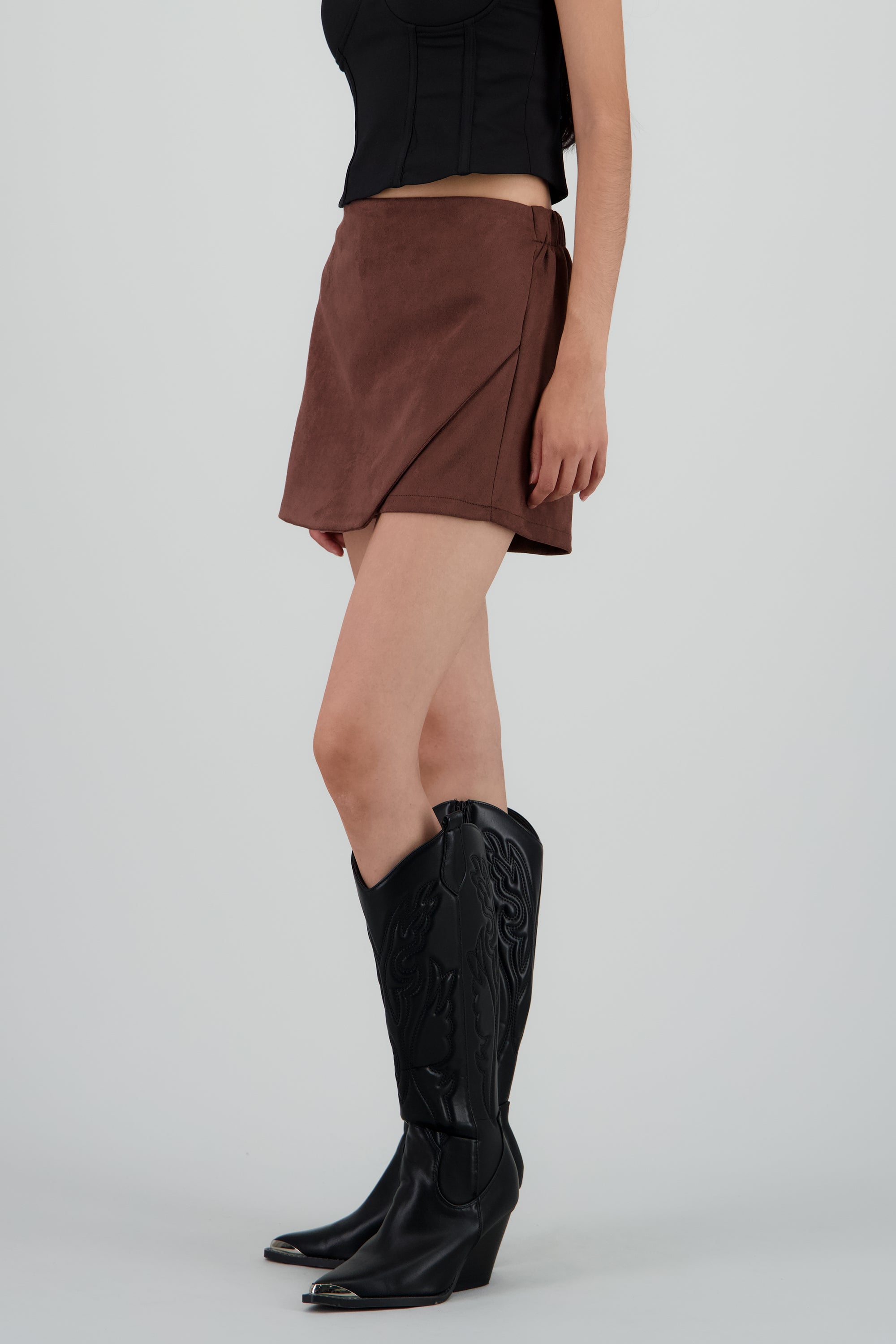 Falda short envolvente suede CHOCOLATE