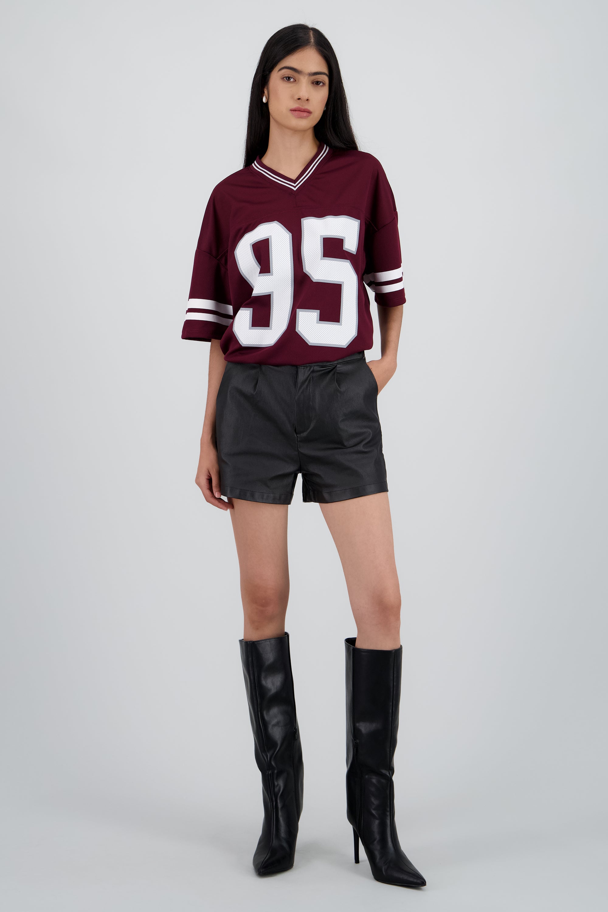 Short de pu con pinzas NEGRO