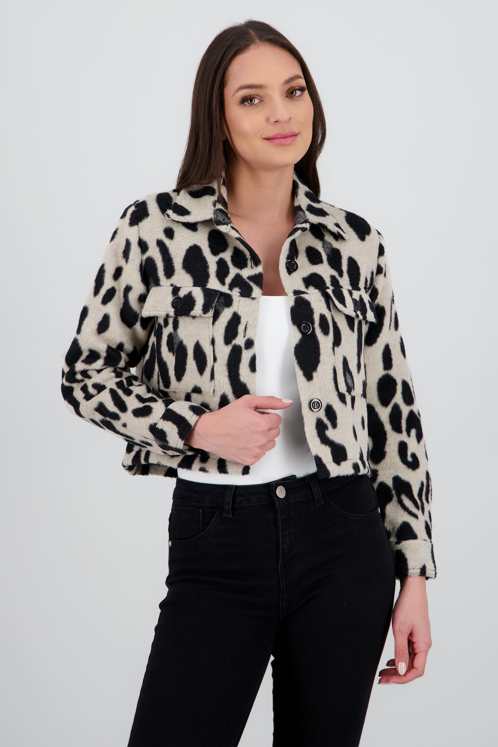 Chamarra crop animal print detalle bolsas BLANCO COMBO