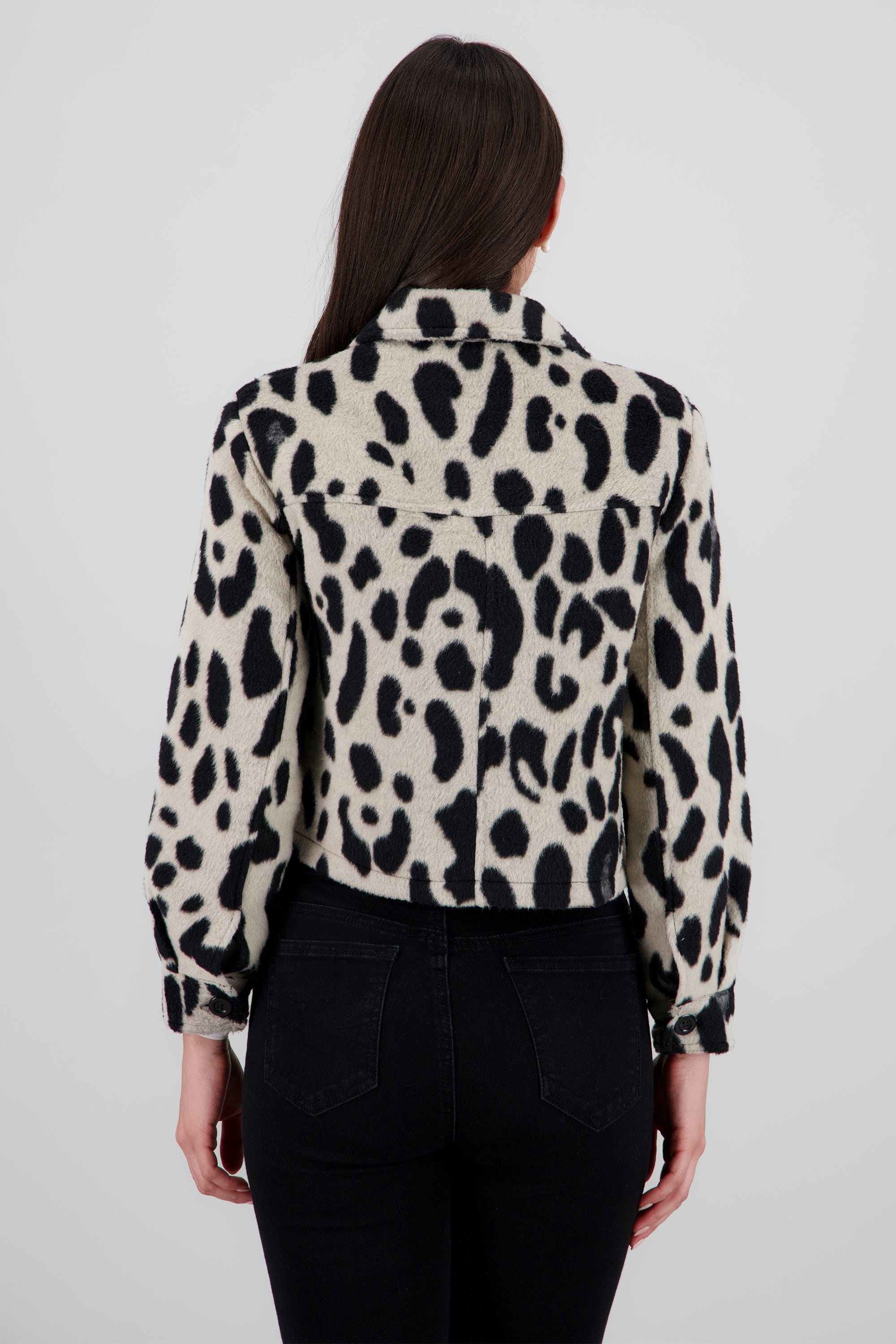 Chamarra crop animal print detalle bolsas BLANCO COMBO