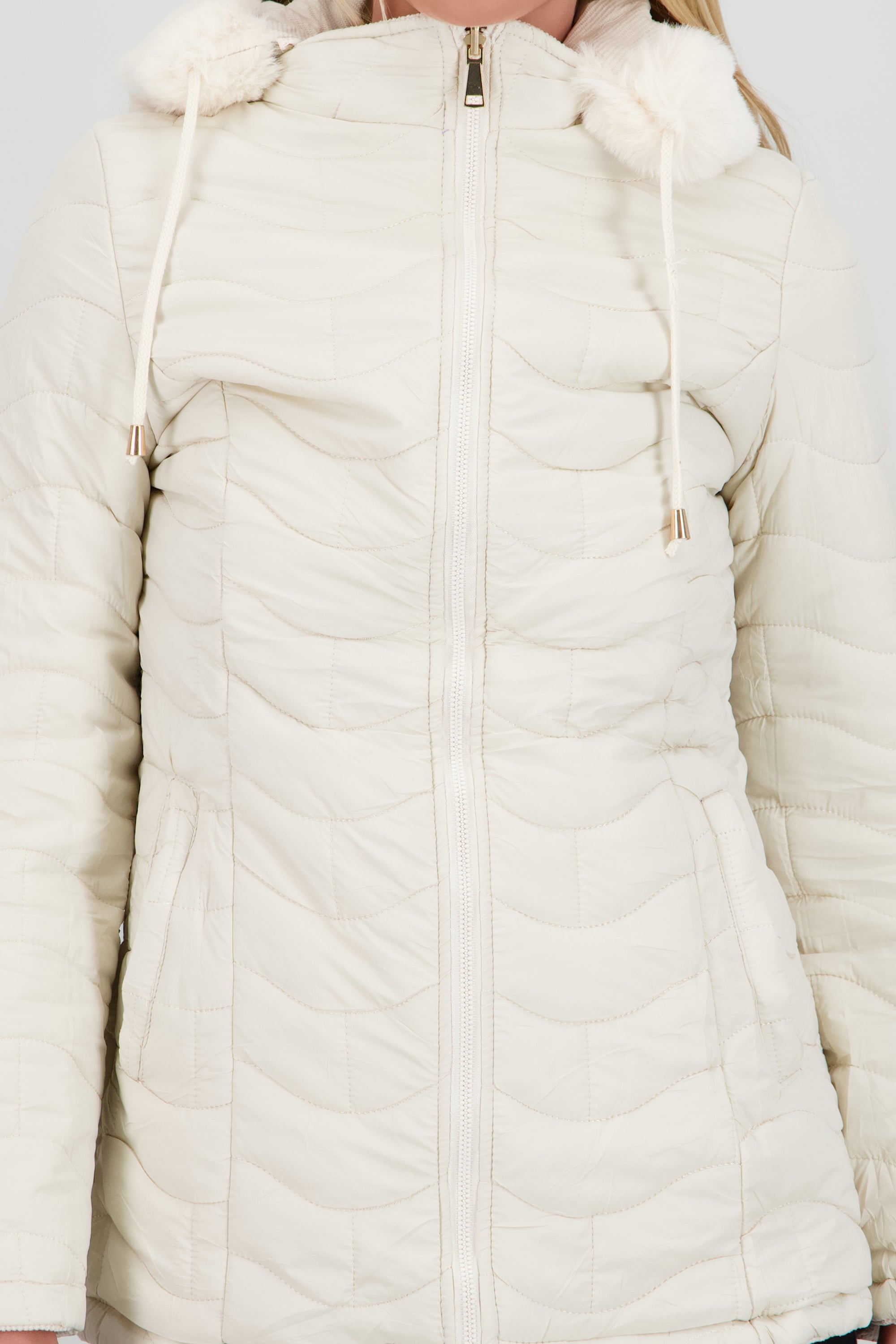 CHAMARRA GORRO PELUCHE HUESO