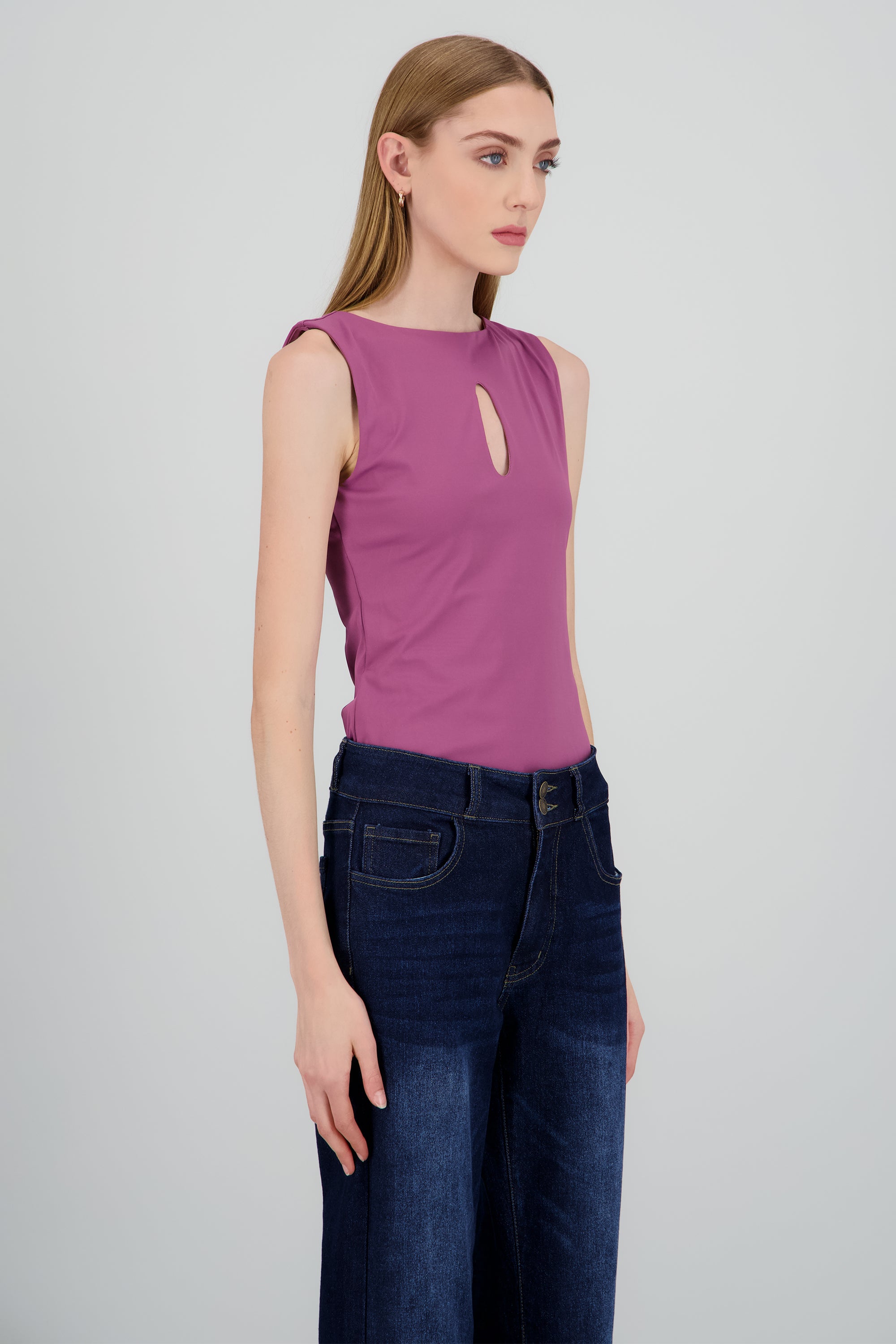 Bodysuit corte al frente UVA