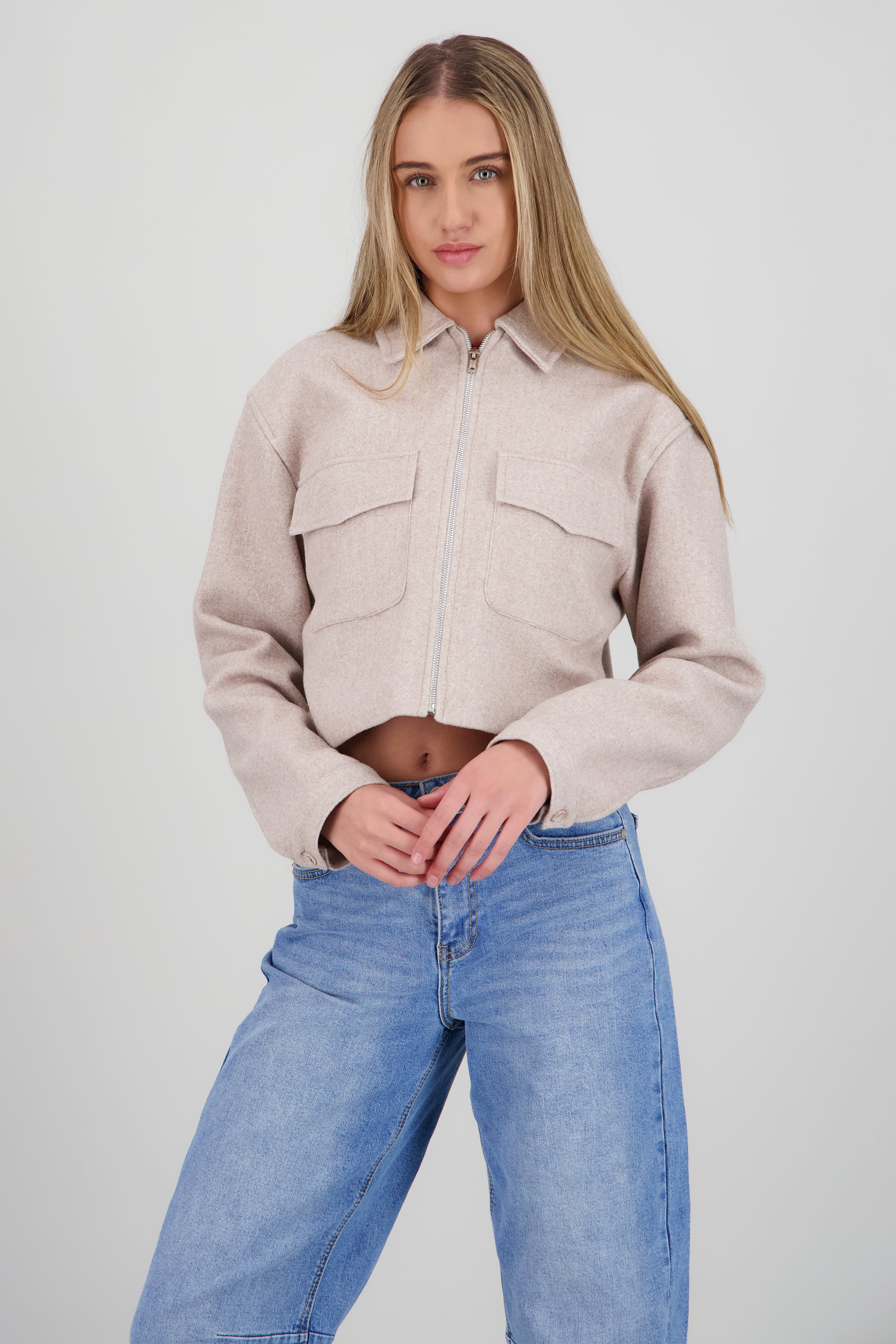 Chamarra con cierre det bolsas BEIGE