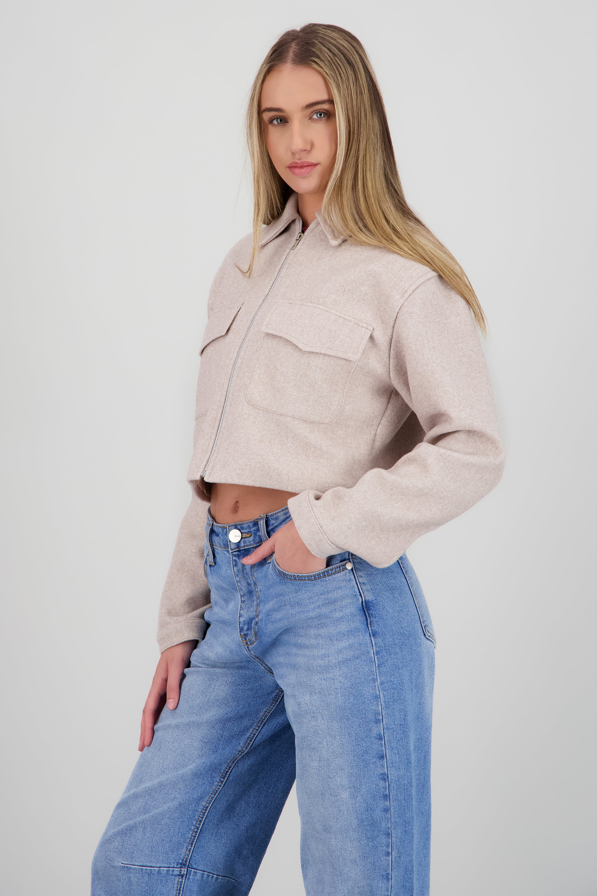 Chamarra con cierre det bolsas BEIGE