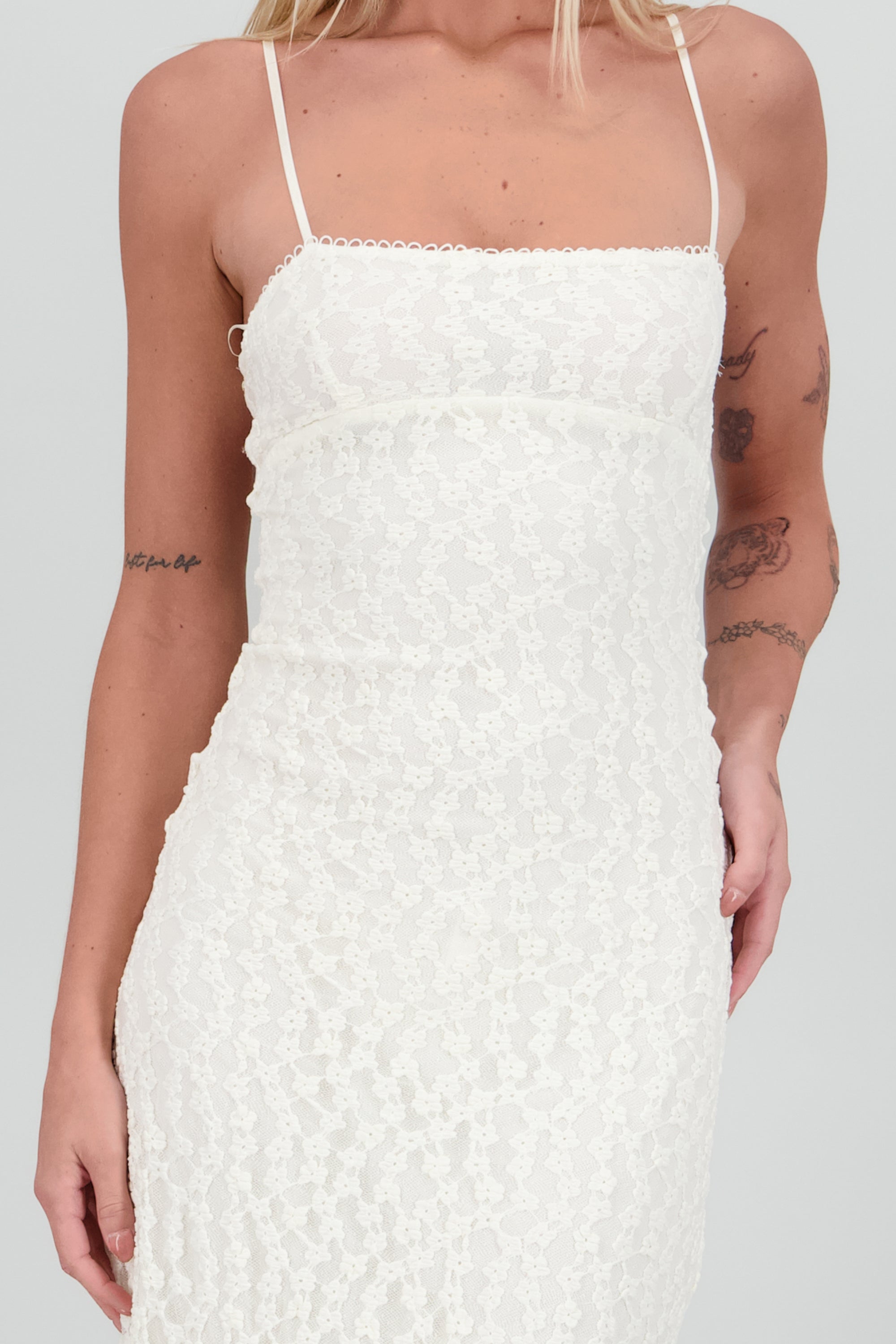 Vestido maxi  detalle espalda CREMA