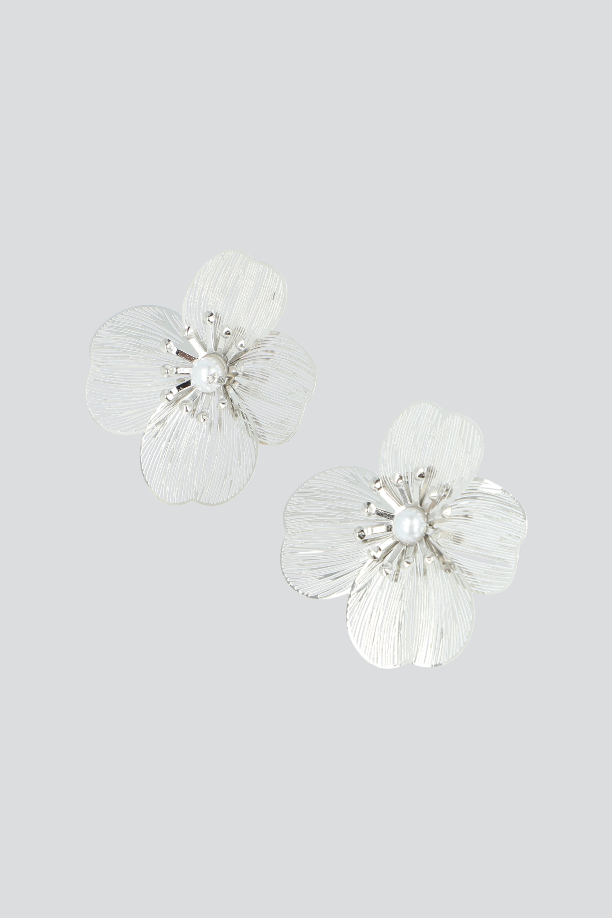 ARETES FLOR CALADA PLATA