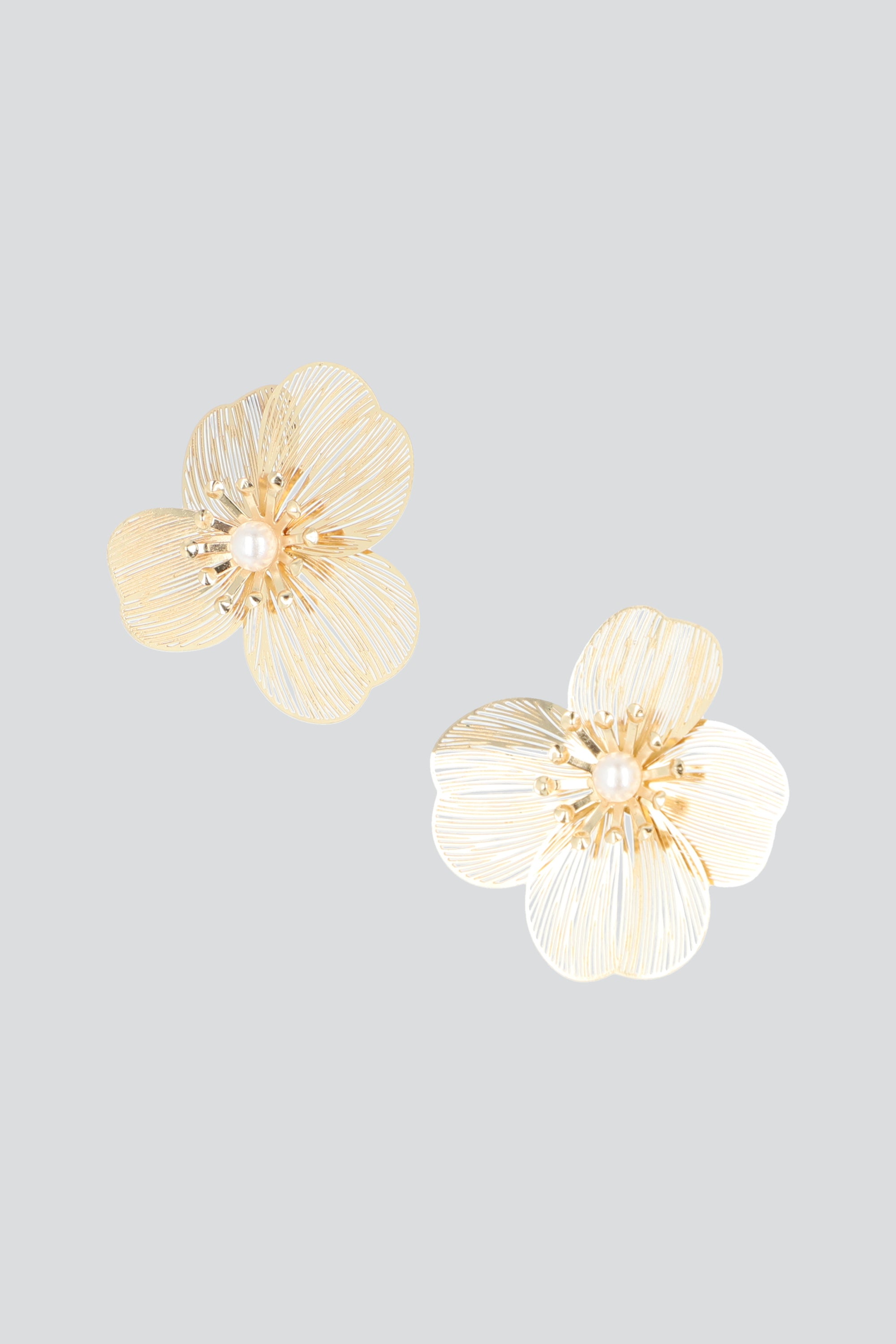 ARETES FLOR CALADA ORO