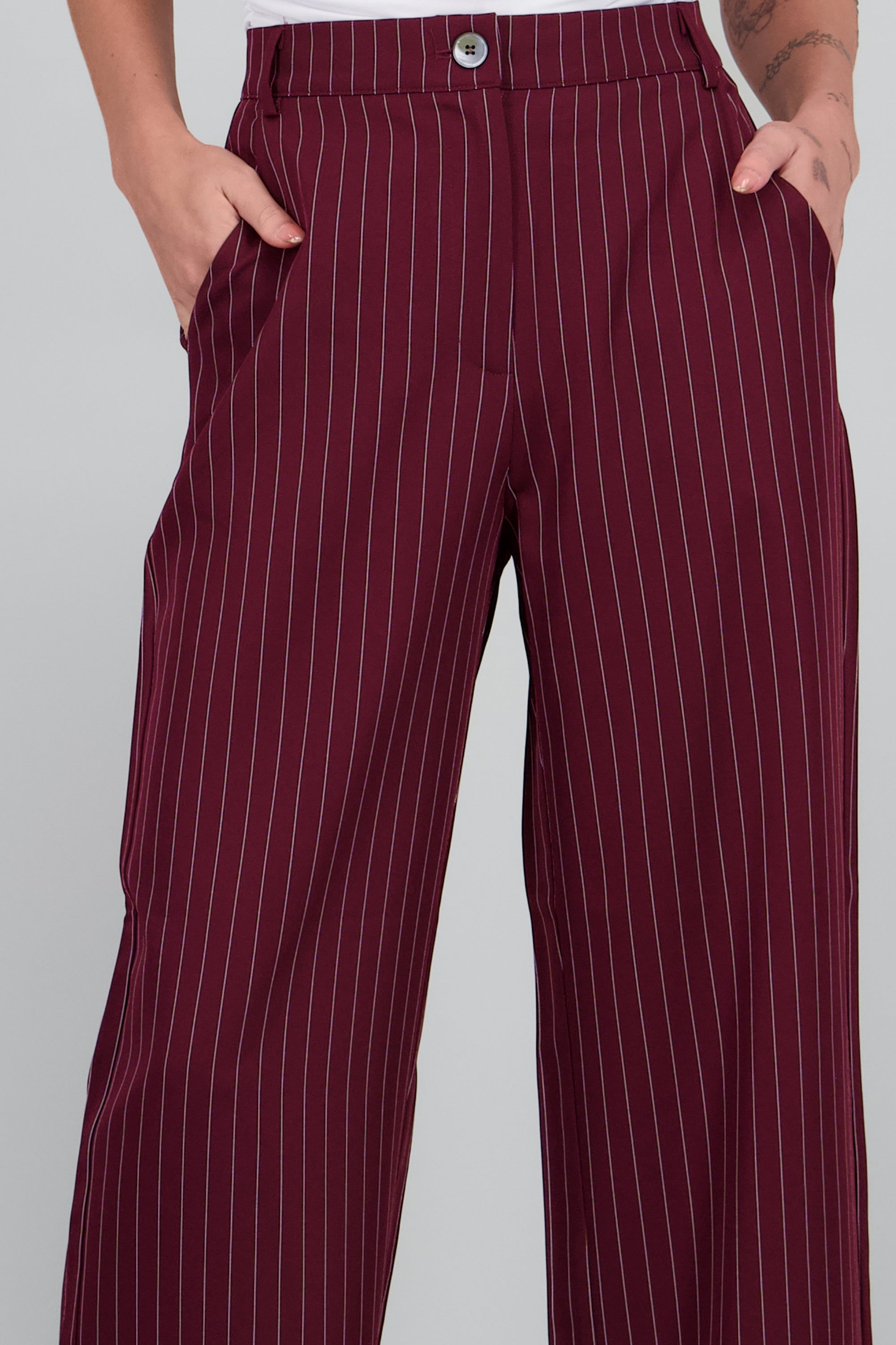 Pantalon recto de rayas CIRUELA