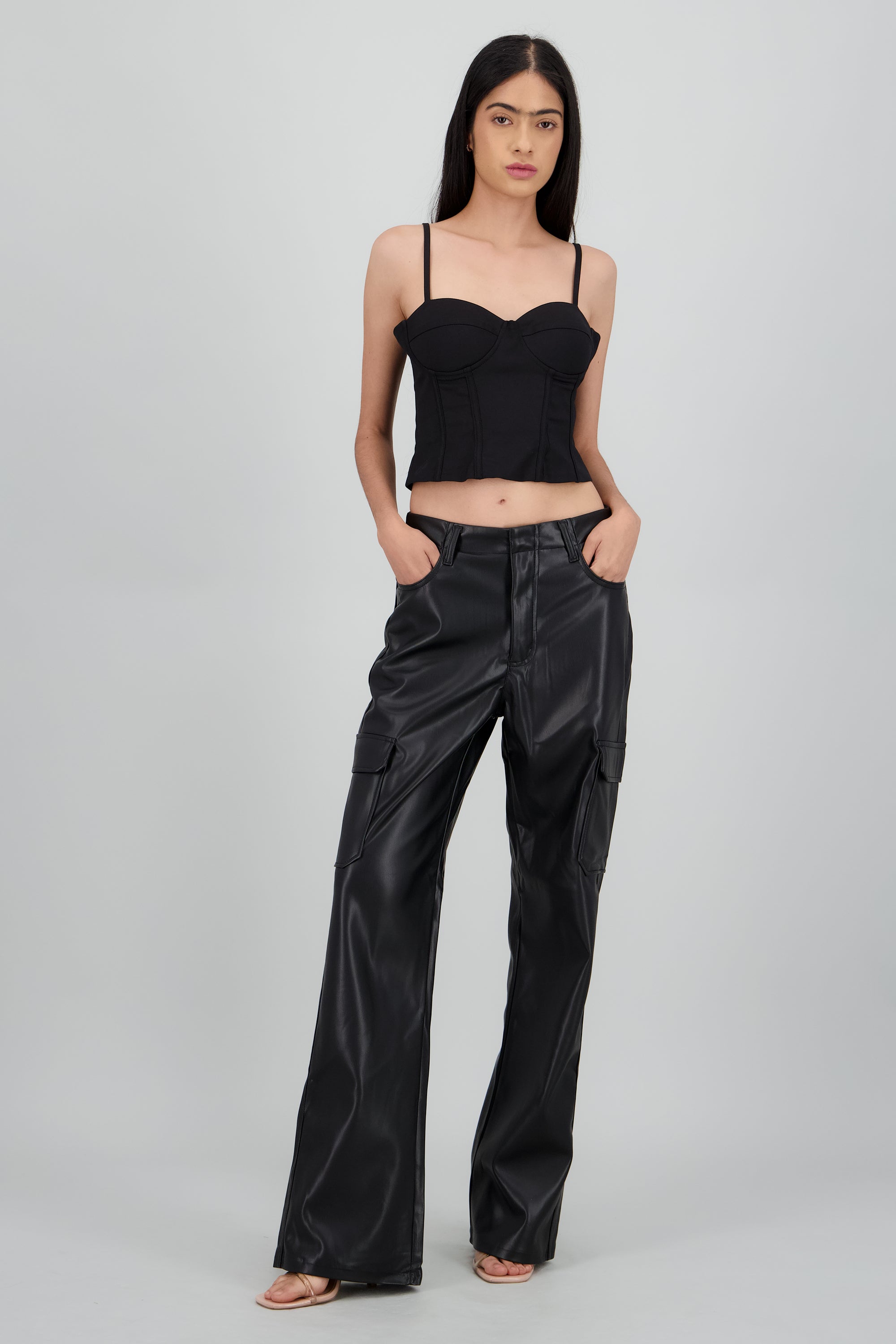 Pantalon cargo amplio pu NEGRO
