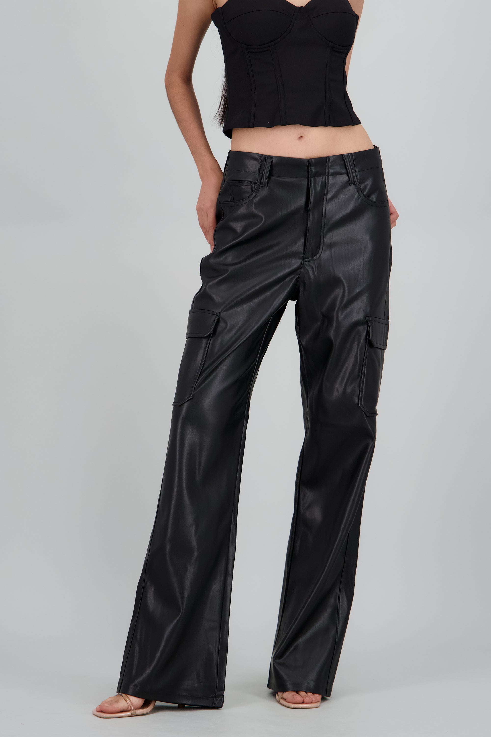 Pantalon cargo amplio pu NEGRO