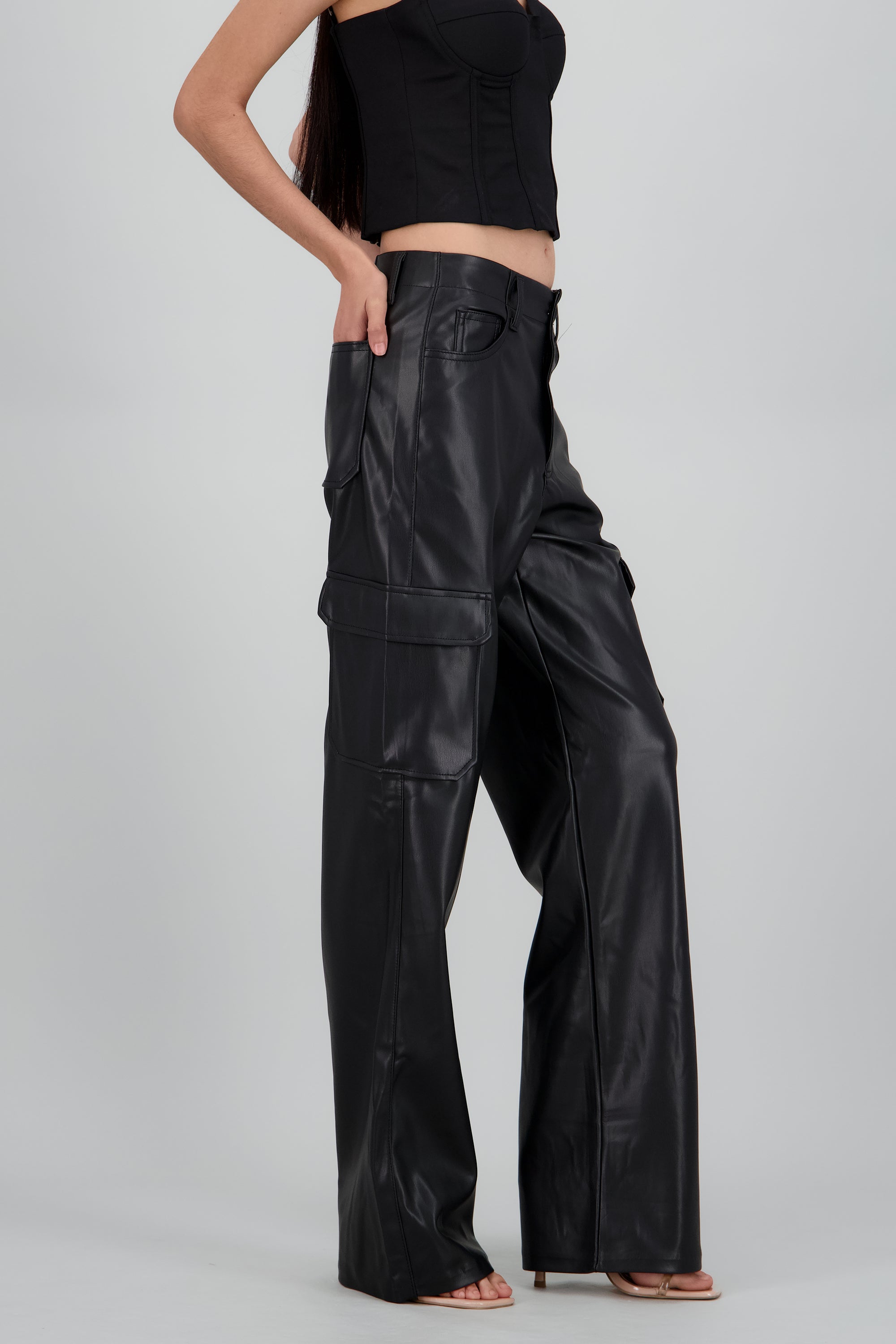 Pantalon cargo amplio pu NEGRO
