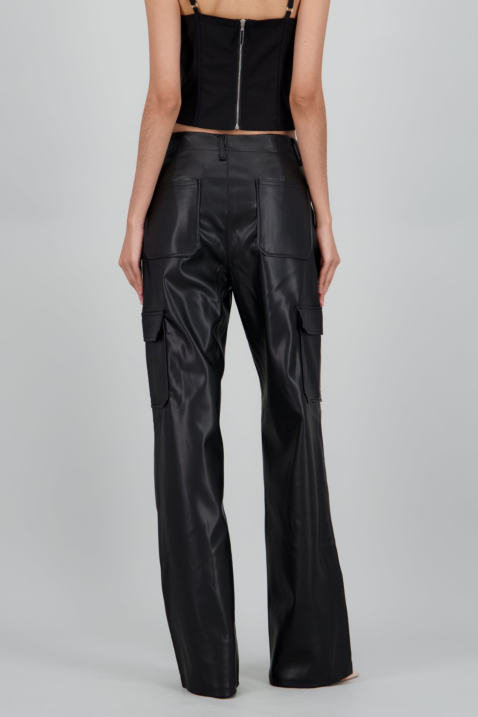 Pantalon cargo amplio pu NEGRO