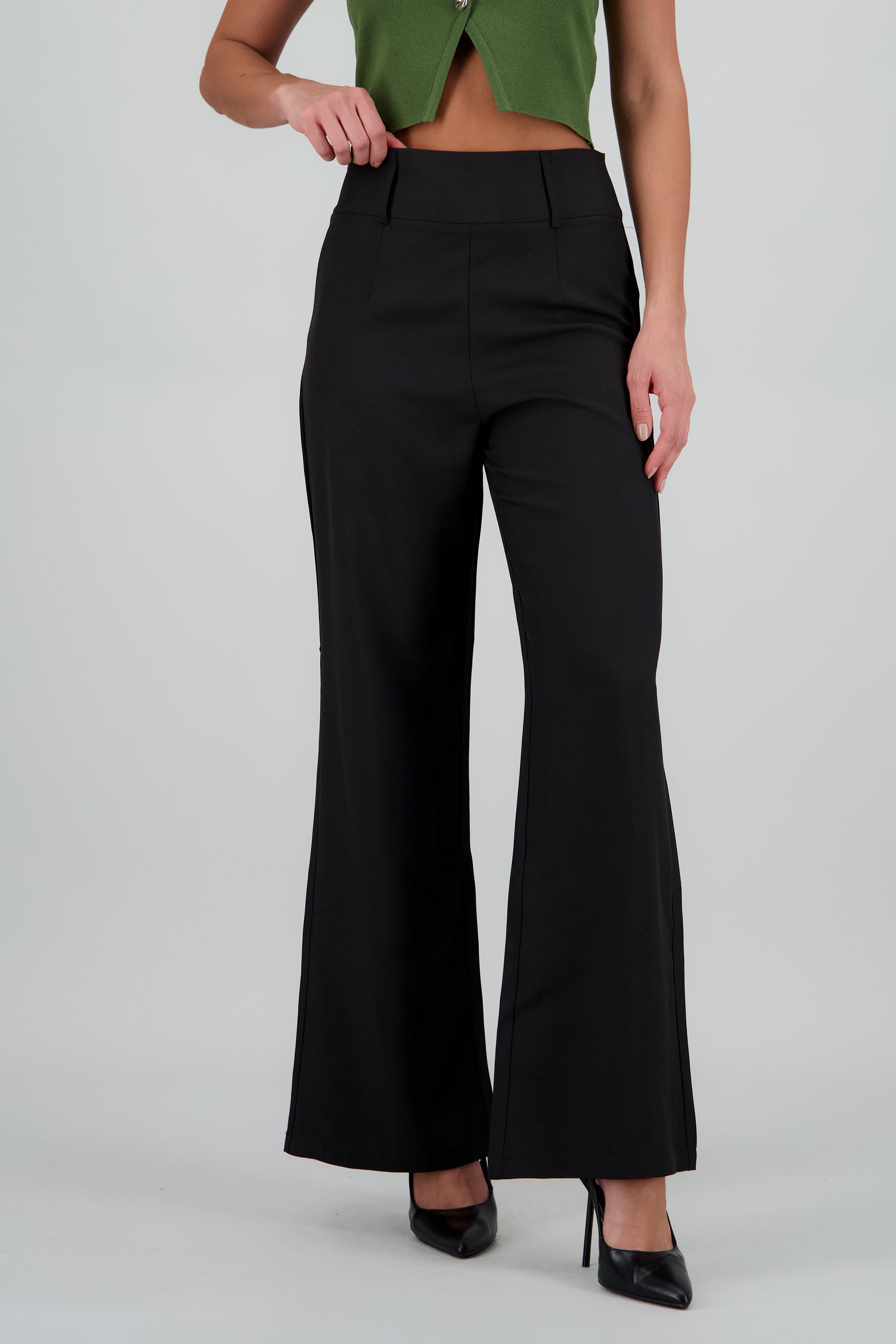 Pantalon flare liso detalle pretina ancha NEGRO