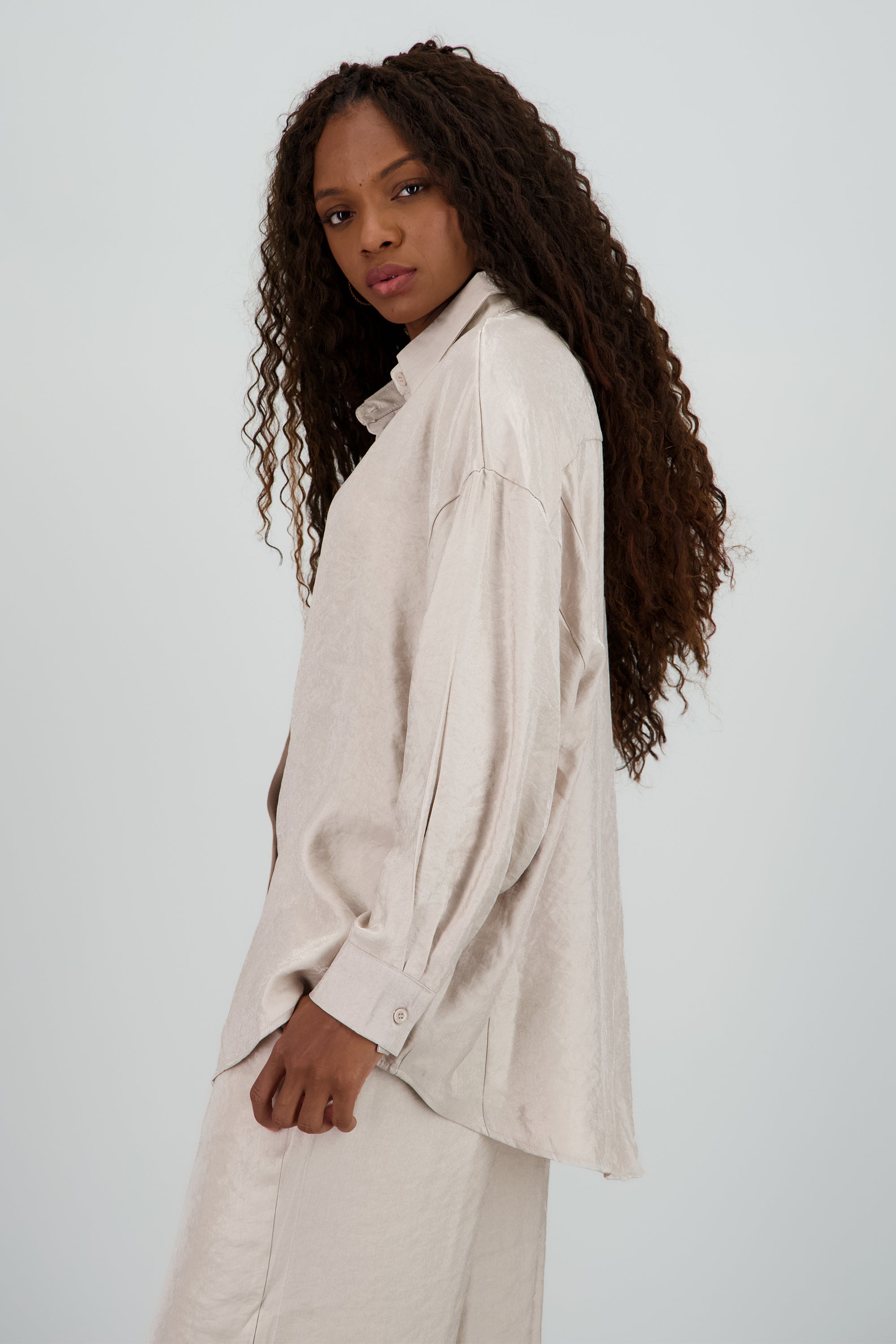 Camisa manga larga detalle satinada botones BEIGE