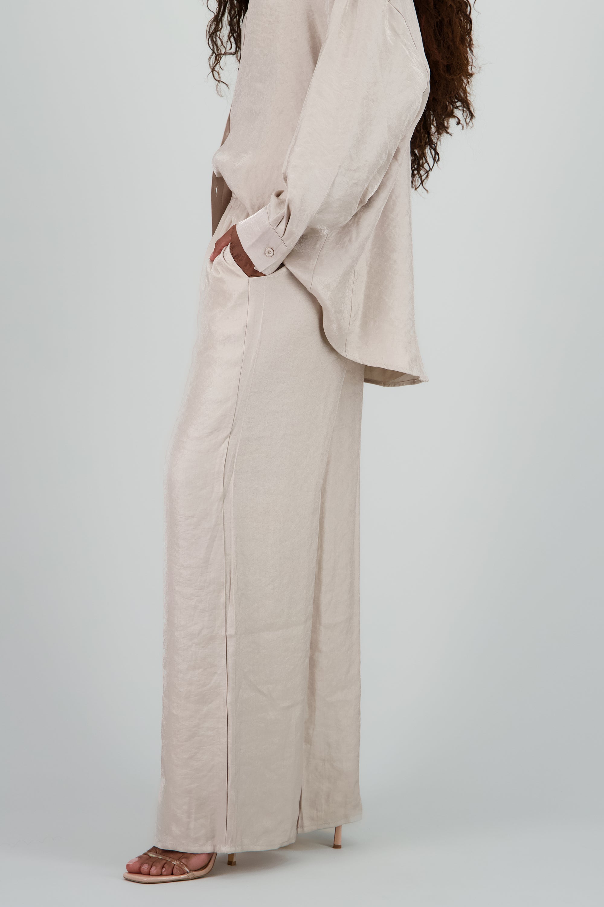 Pantalon amplio fluido detalle satinado BEIGE