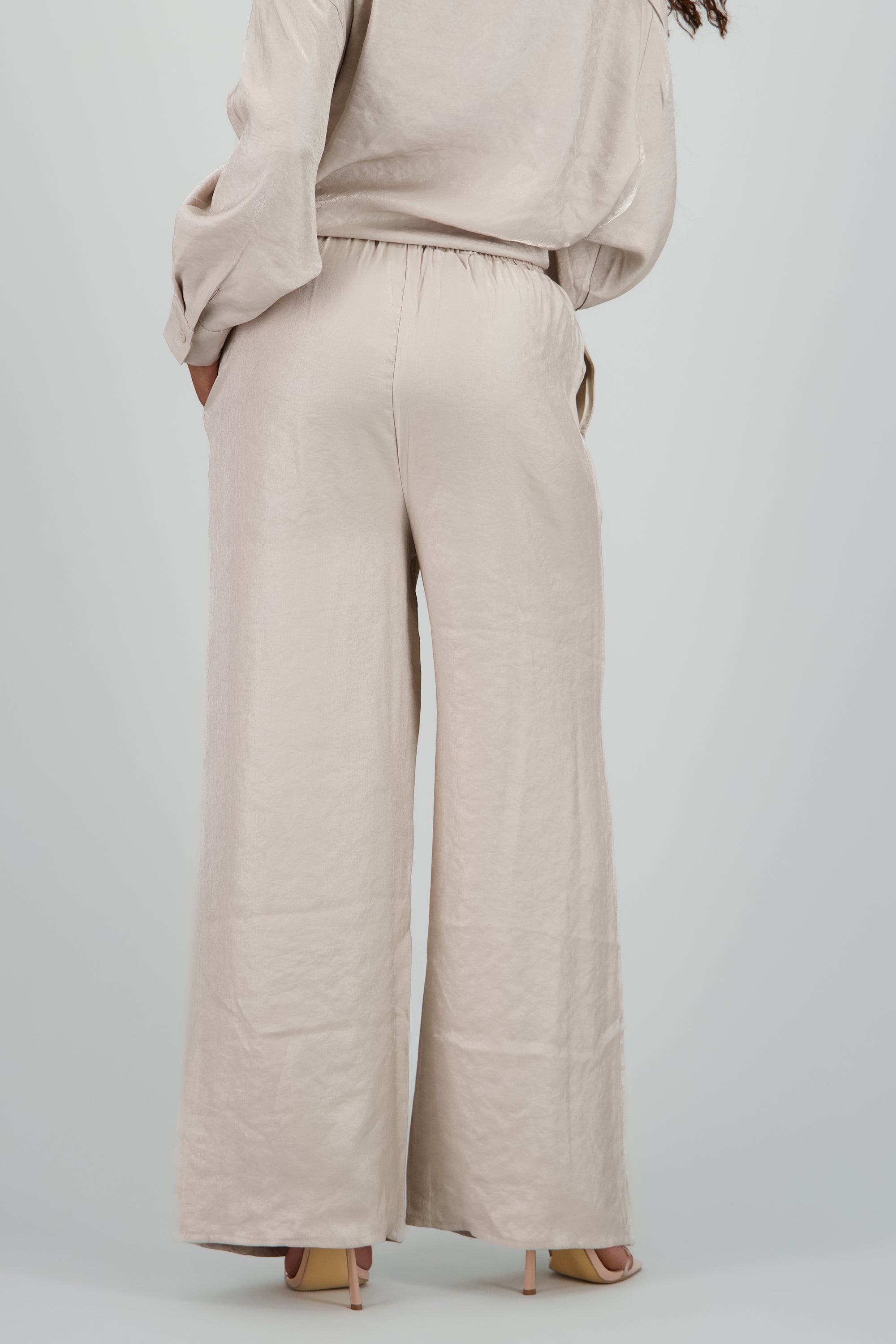 Pantalon amplio fluido detalle satinado BEIGE