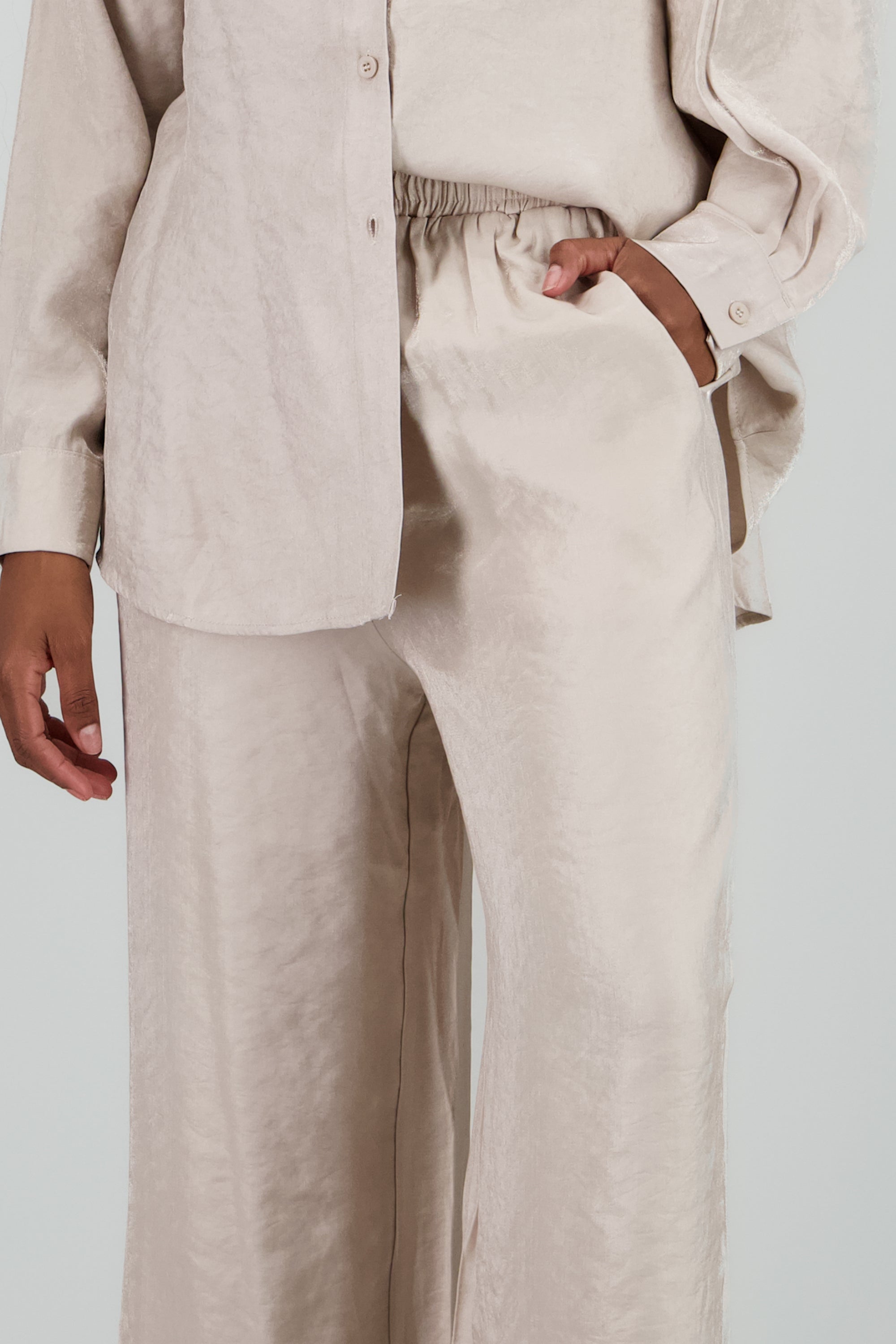 Pantalon amplio fluido detalle satinado BEIGE