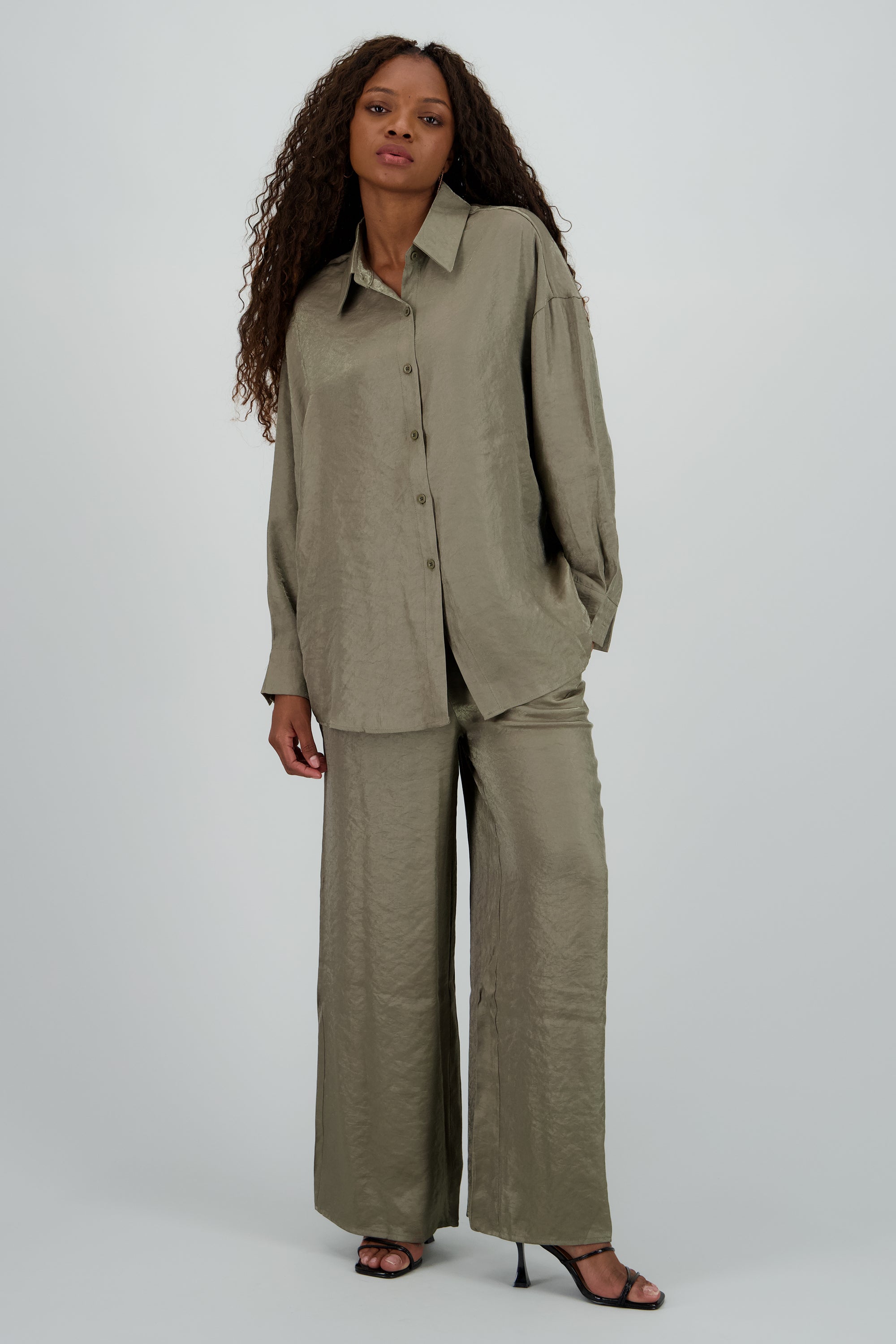 Pantalon amplio fluido detalle satinado OLIVO