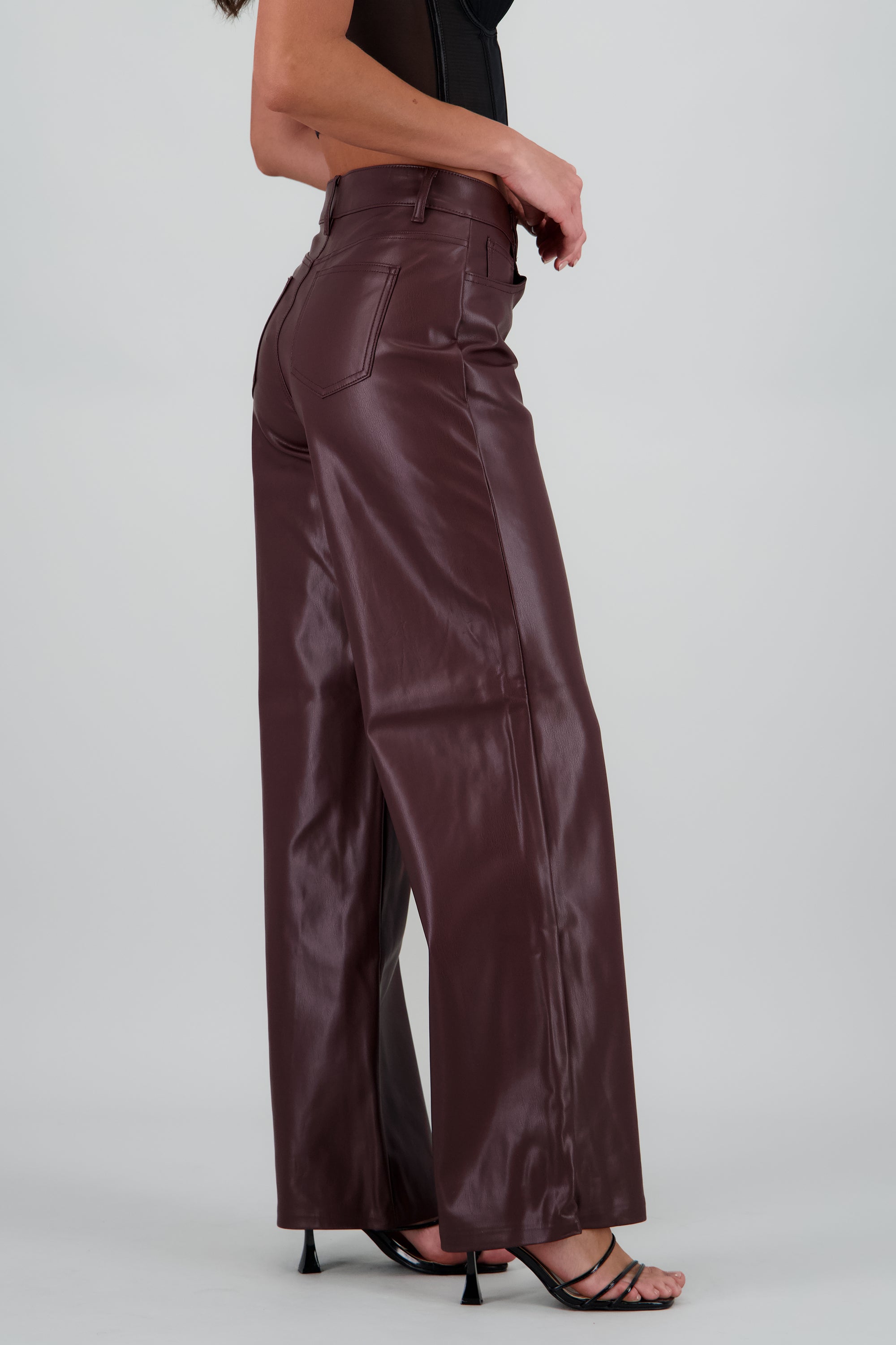 Pantalon amplio liso pu CIRUELA