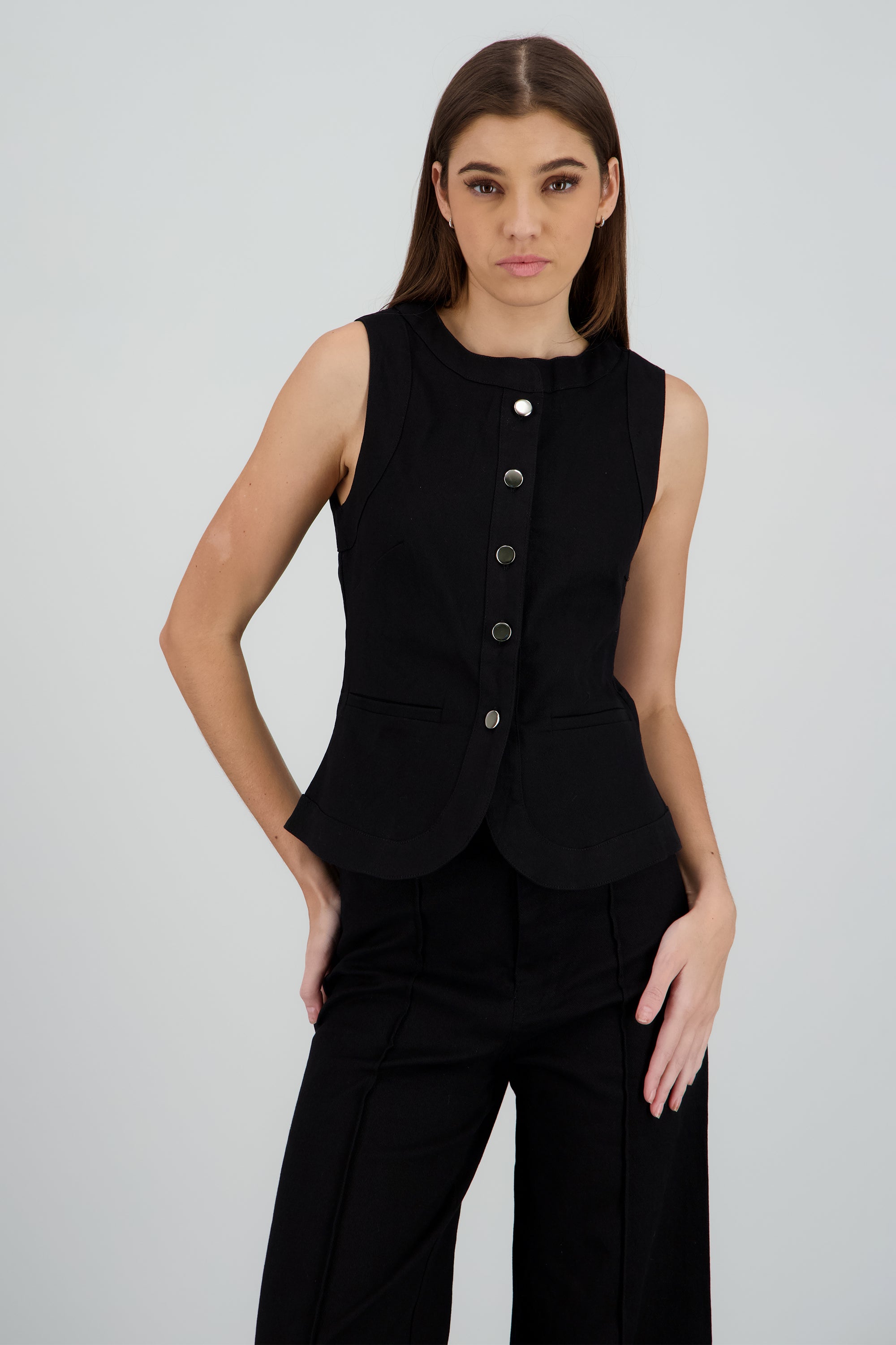 TOP S/M DET BOTONES NEGRO