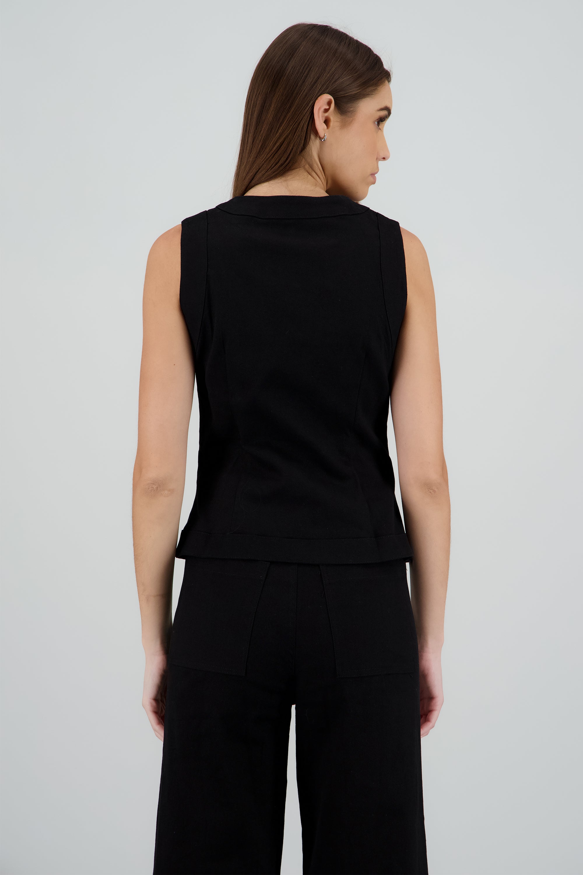 TOP S/M DET BOTONES NEGRO